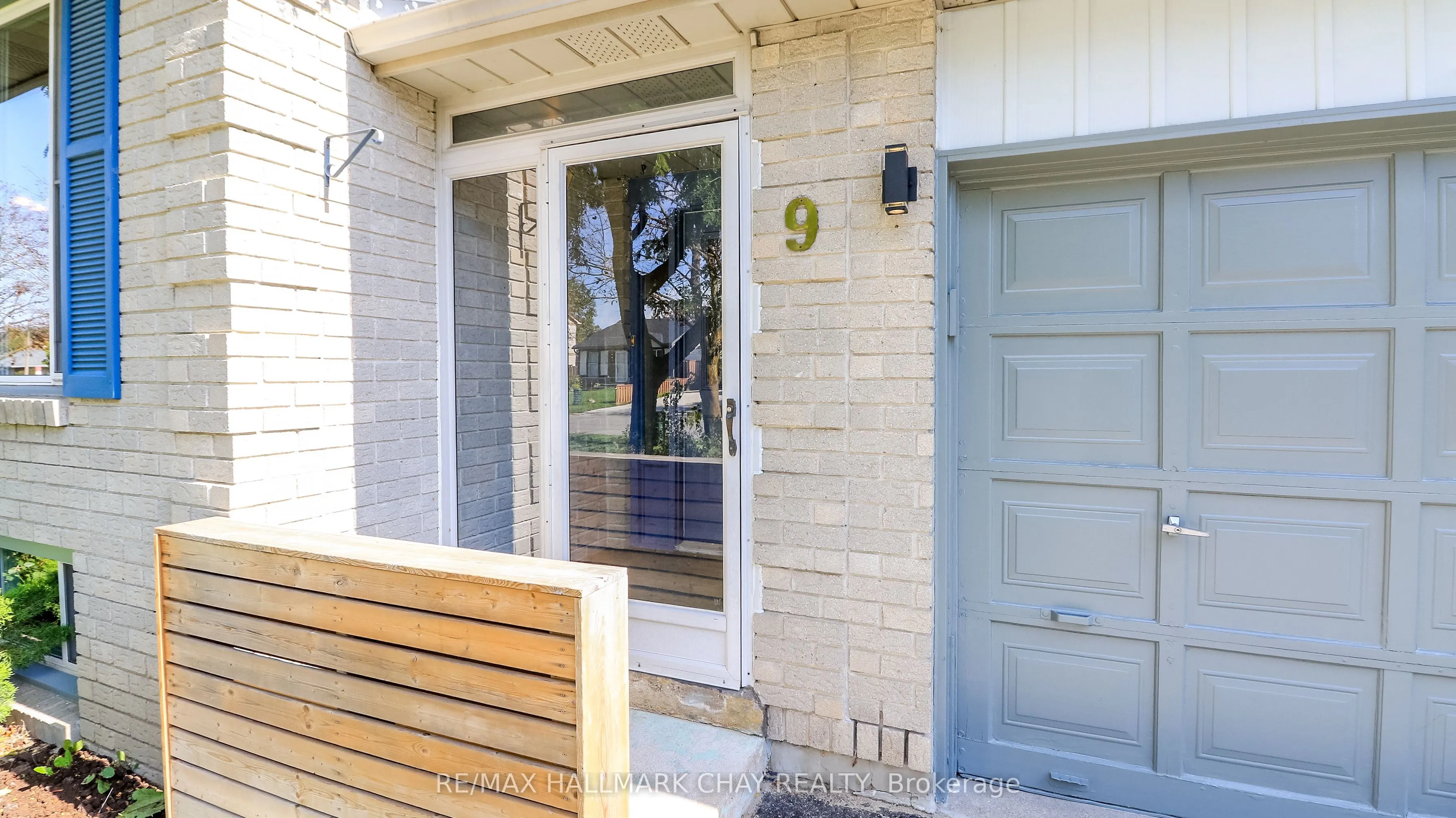 9 Bronte Crescent