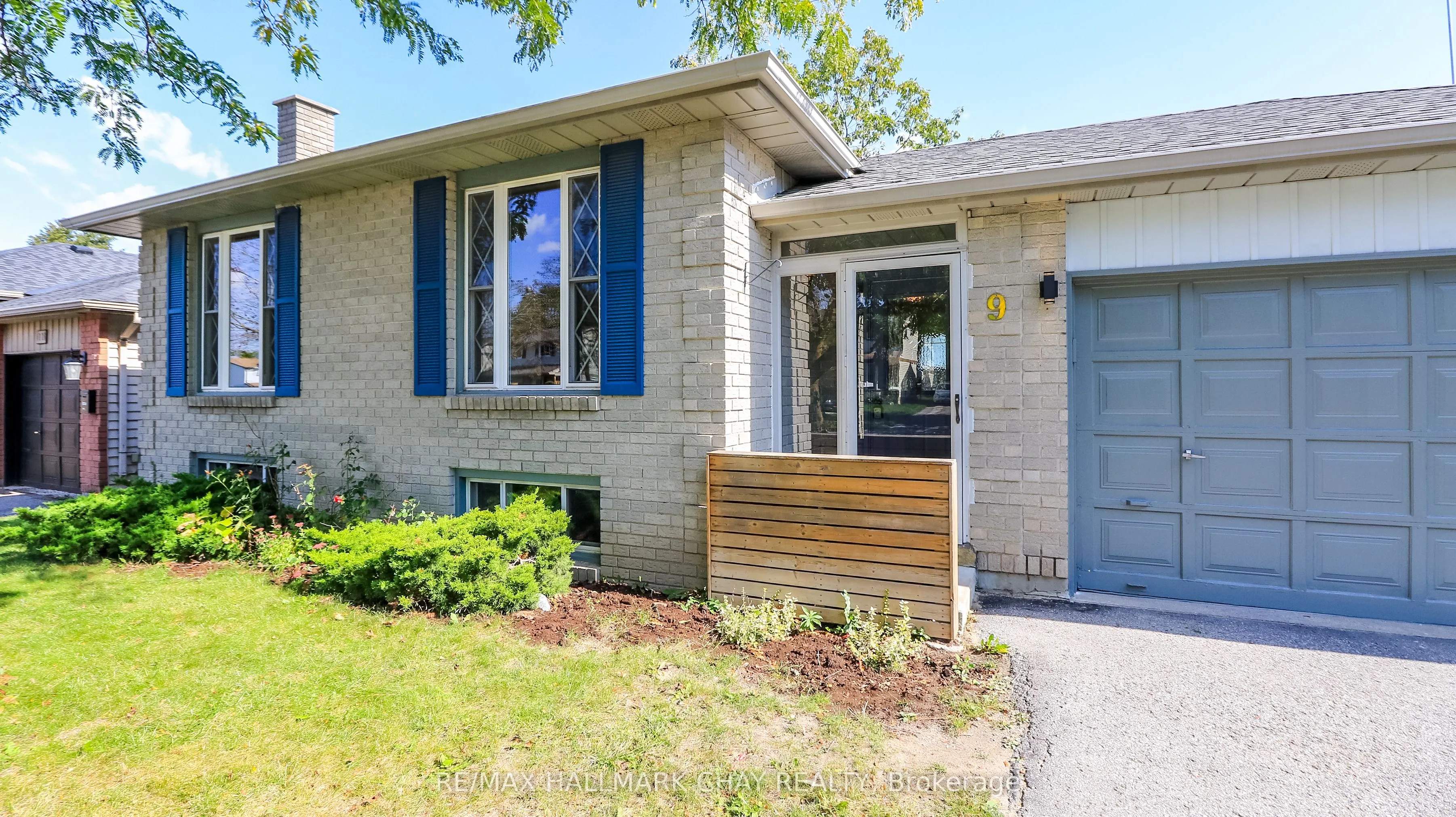 9 Bronte Crescent