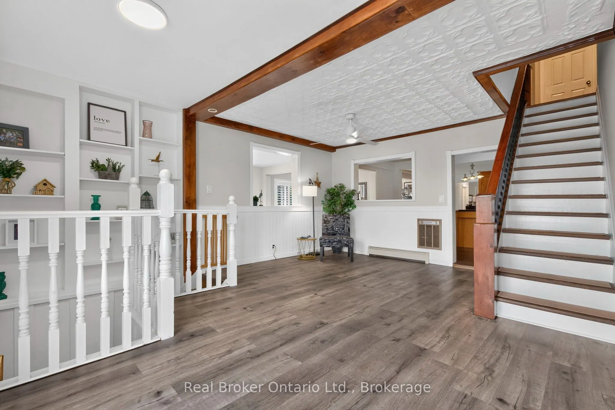 320 Lafontaine Road W
