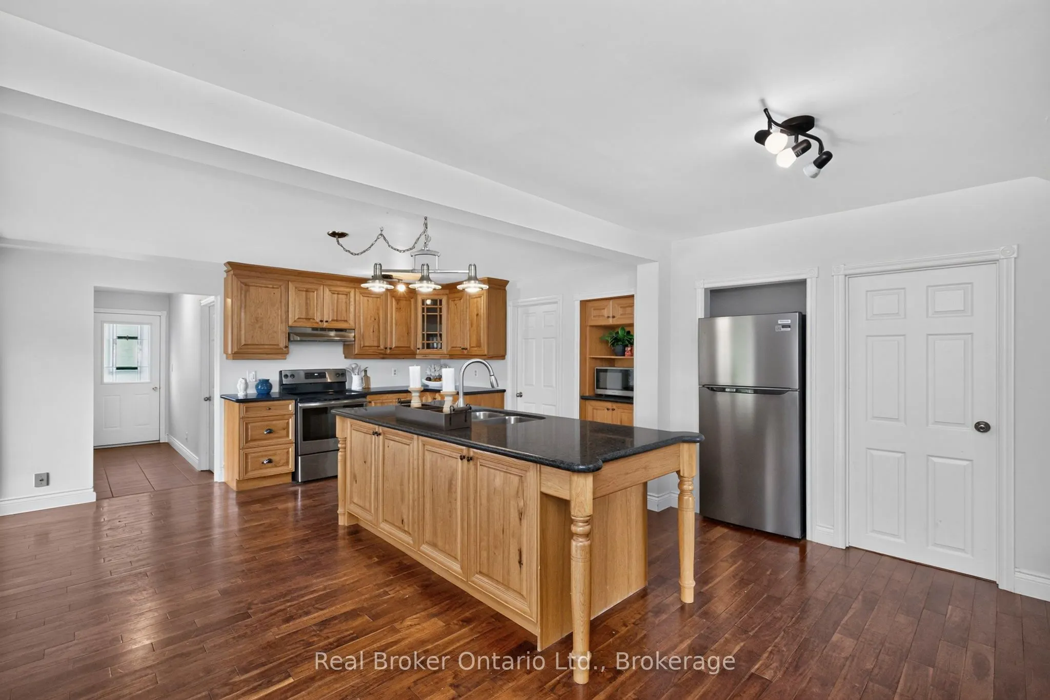 320 Lafontaine Road W