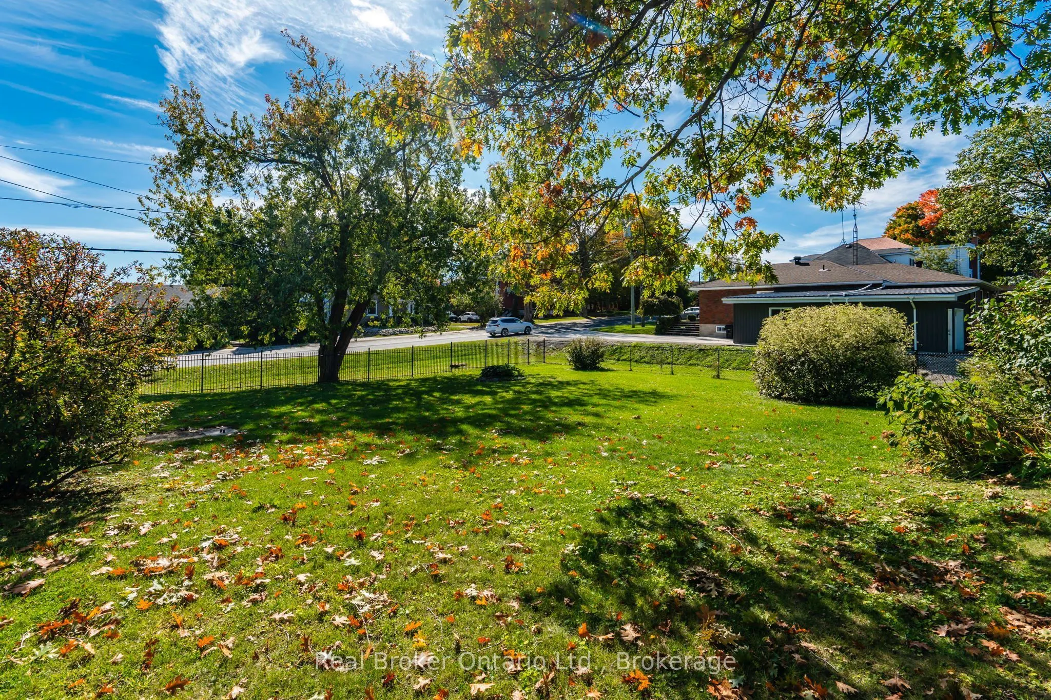 320 Lafontaine Road W
