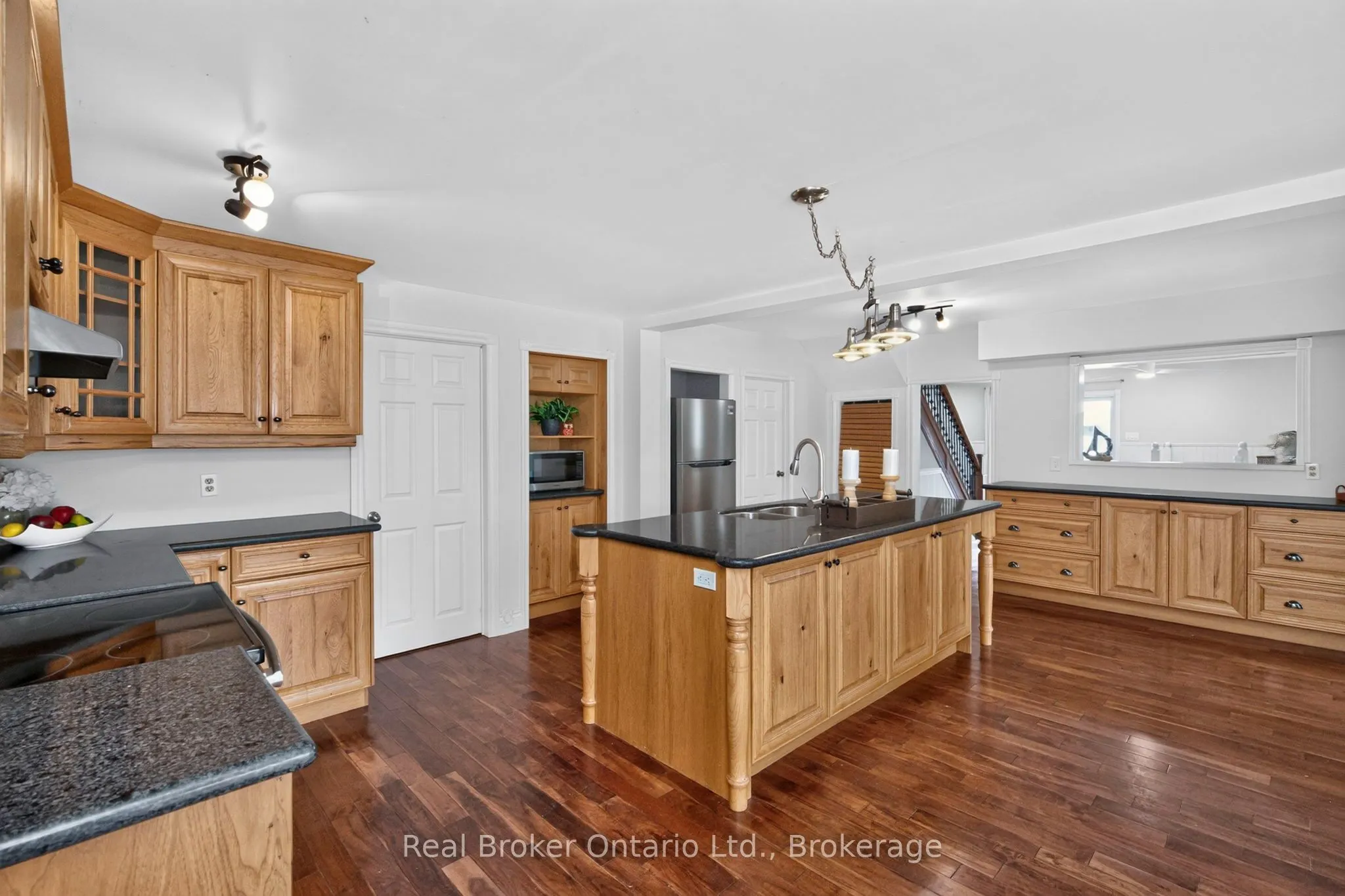 320 Lafontaine Road W