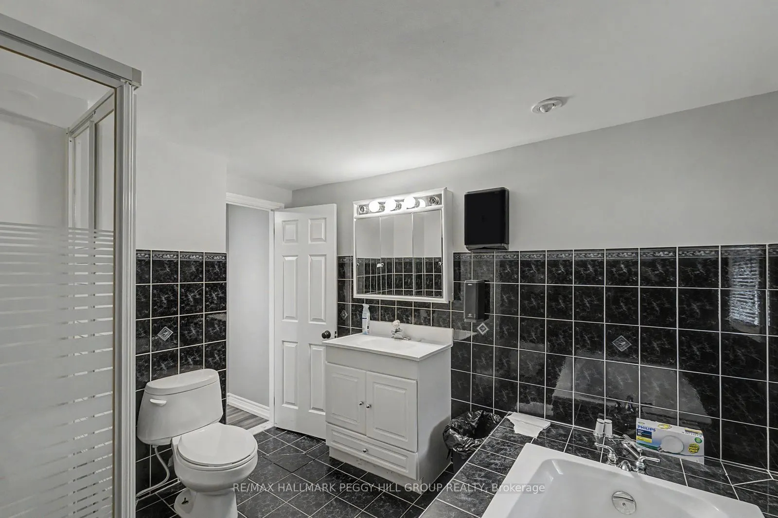 173 Dunlop Street W
