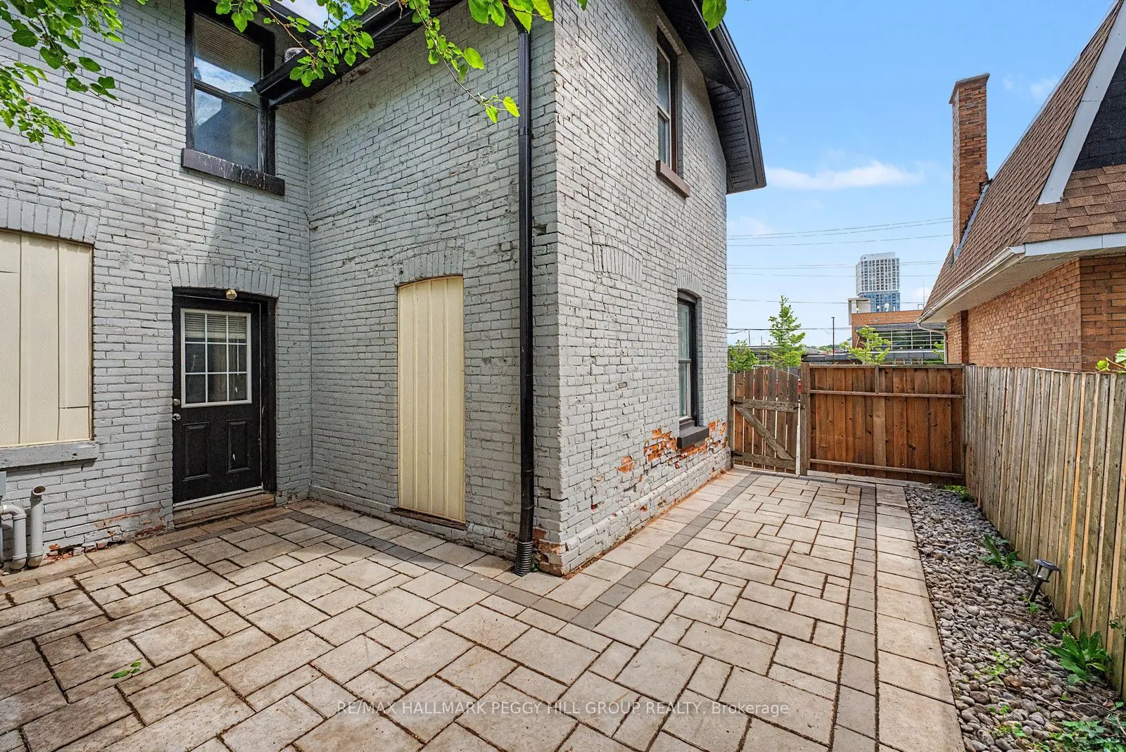 173 Dunlop Street W