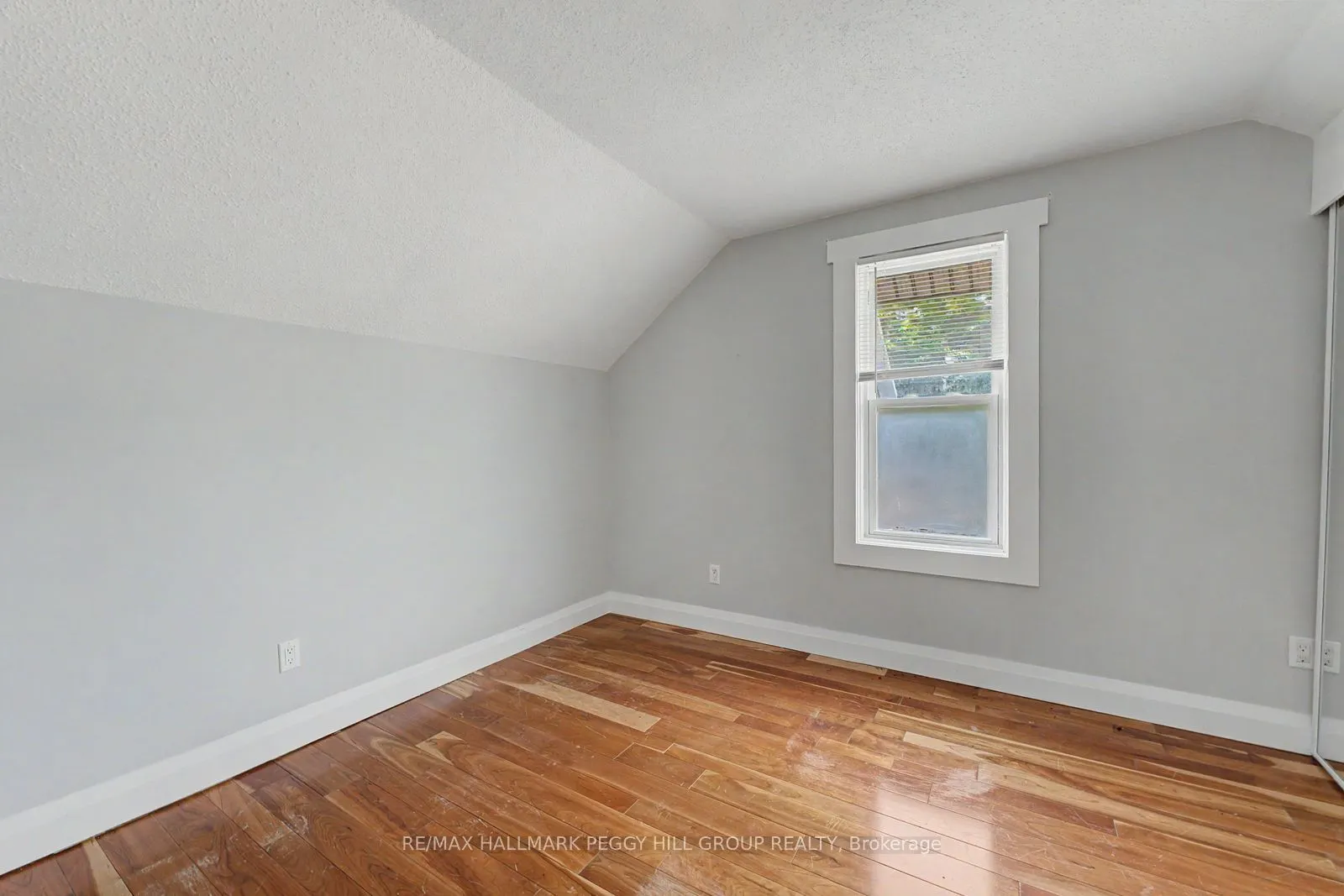 173 Dunlop Street W