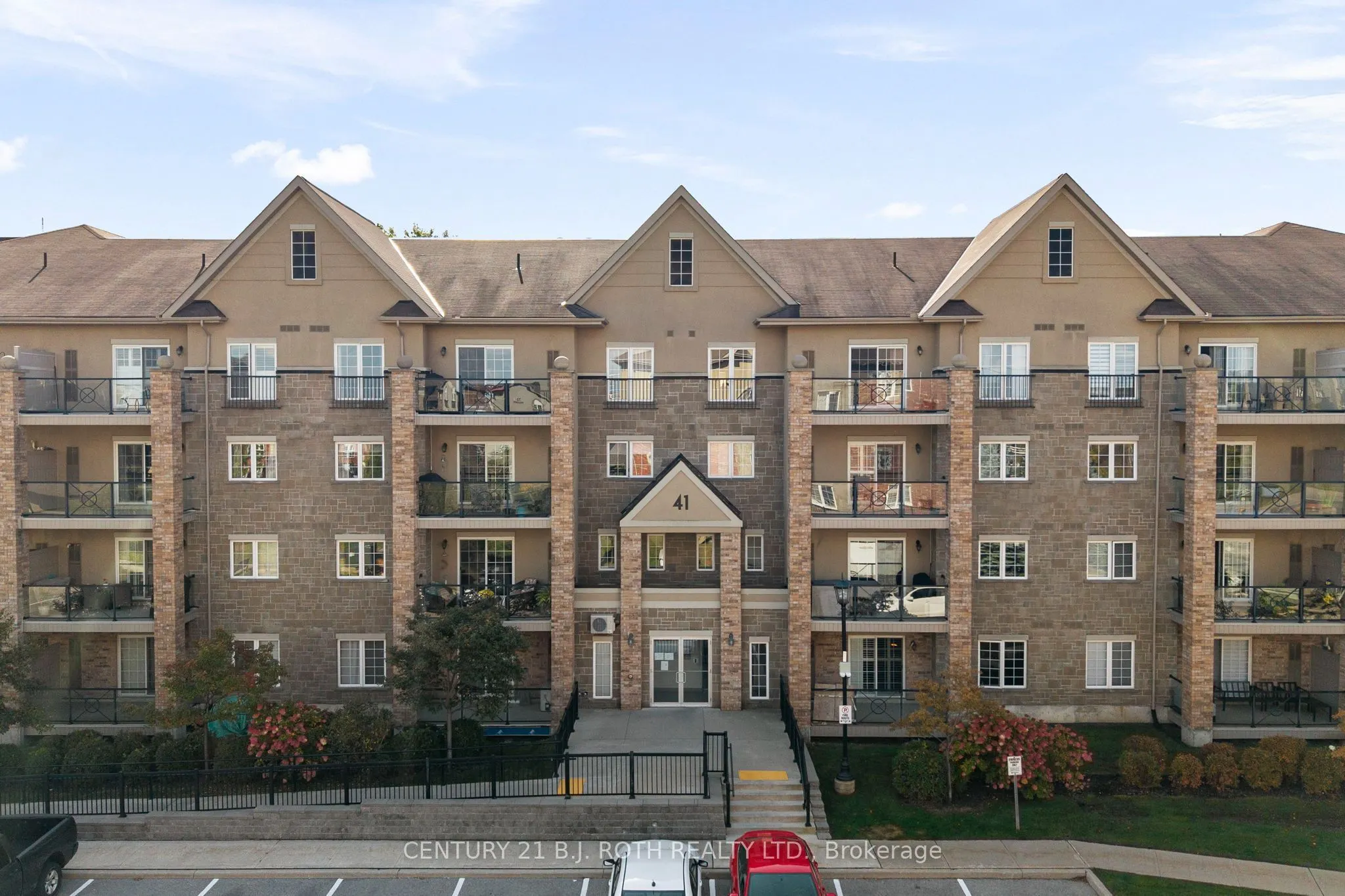 41 Ferndale Drive S #303