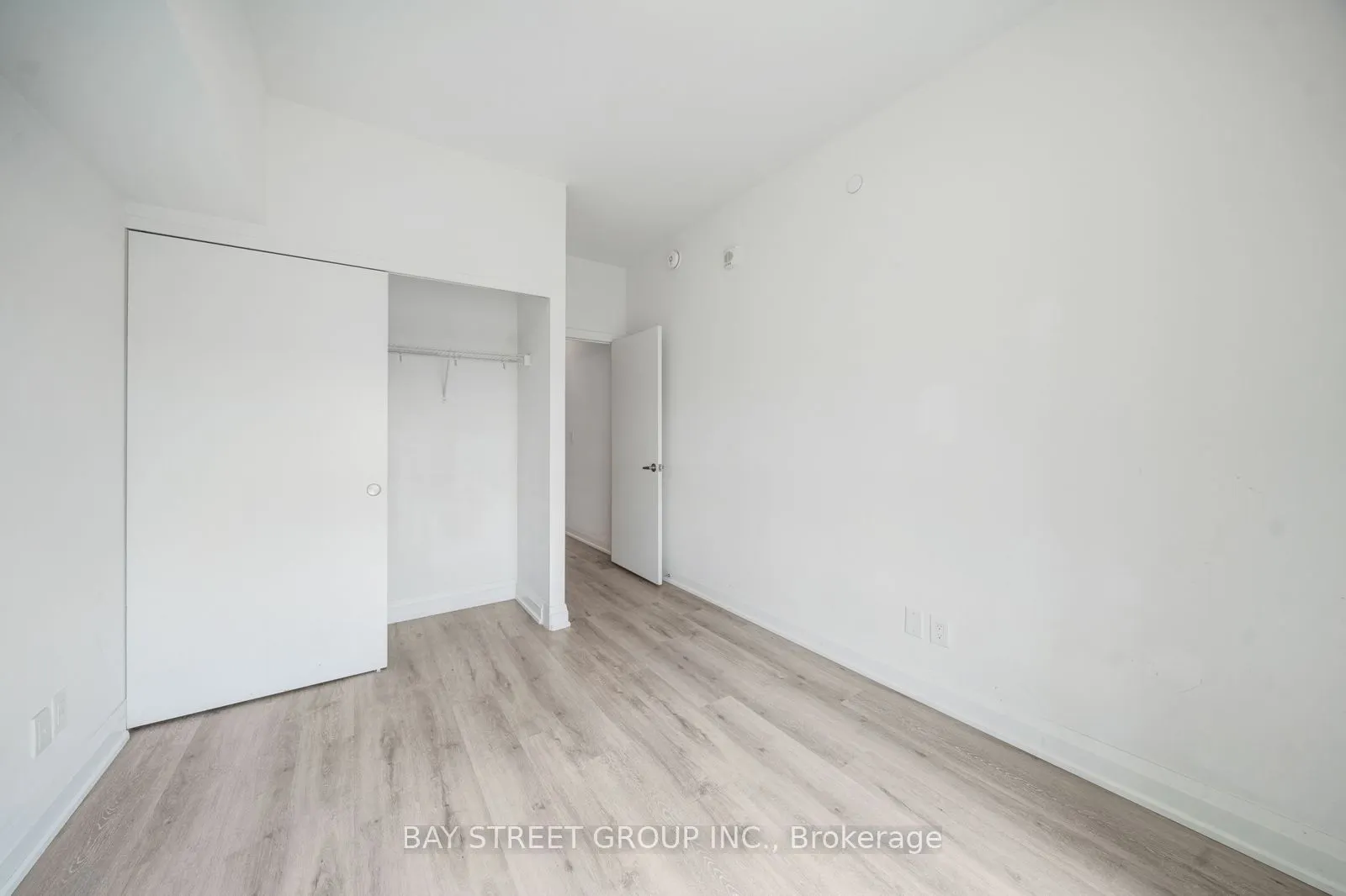 58 Lakeside Terrace #1011