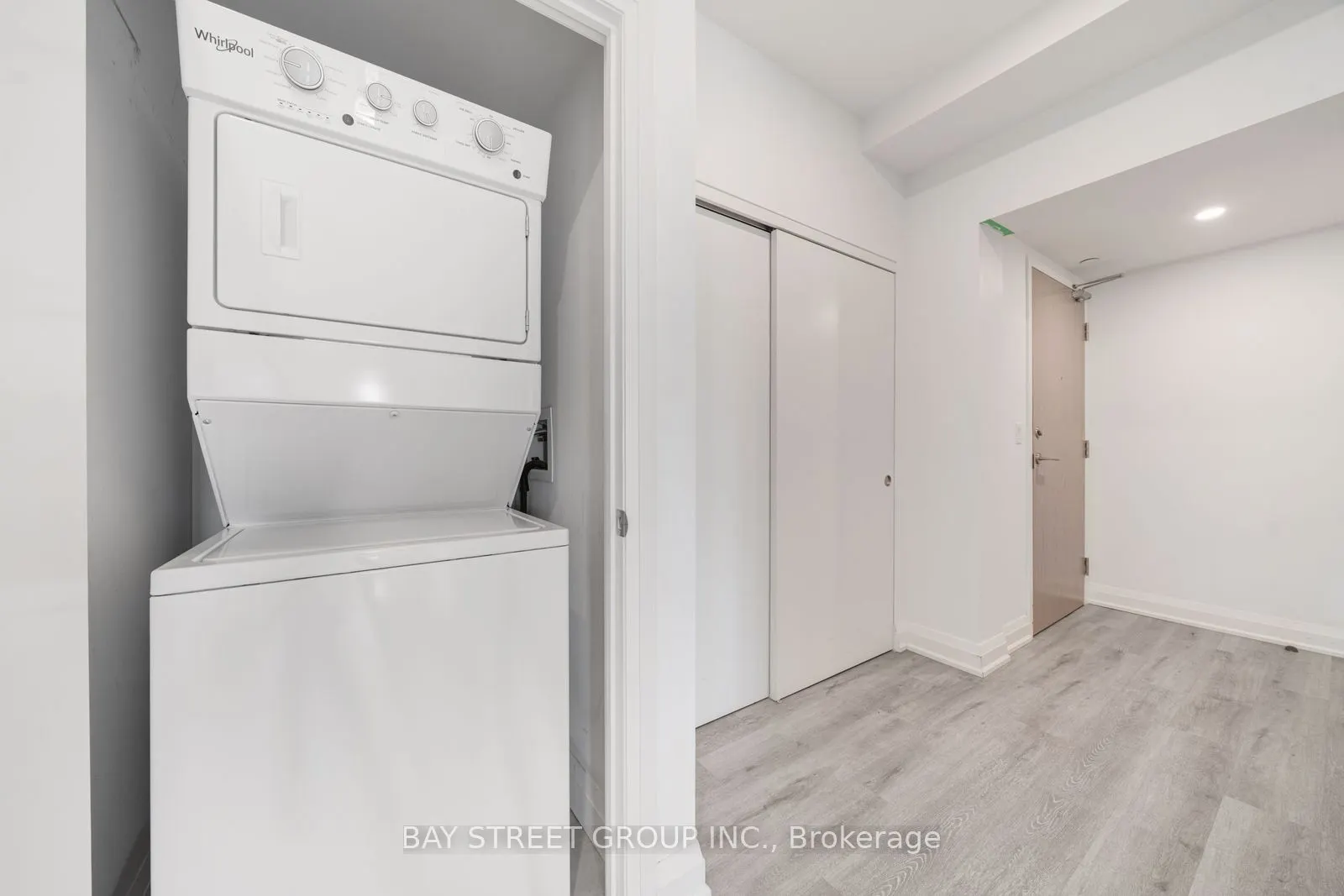 58 Lakeside Terrace #1011
