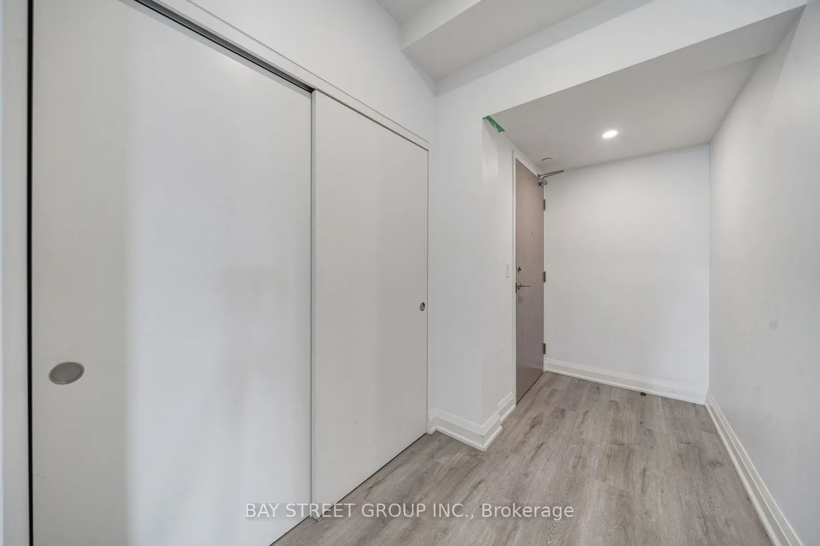 58 Lakeside Terrace #1011