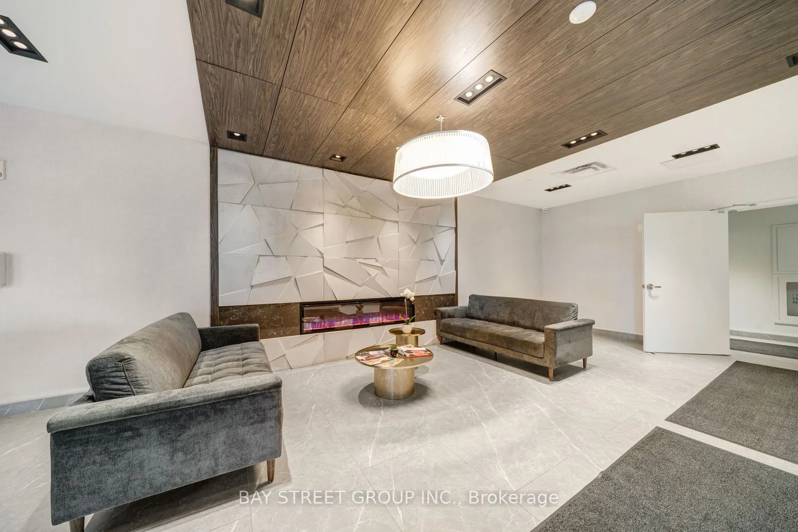 58 Lakeside Terrace #1011