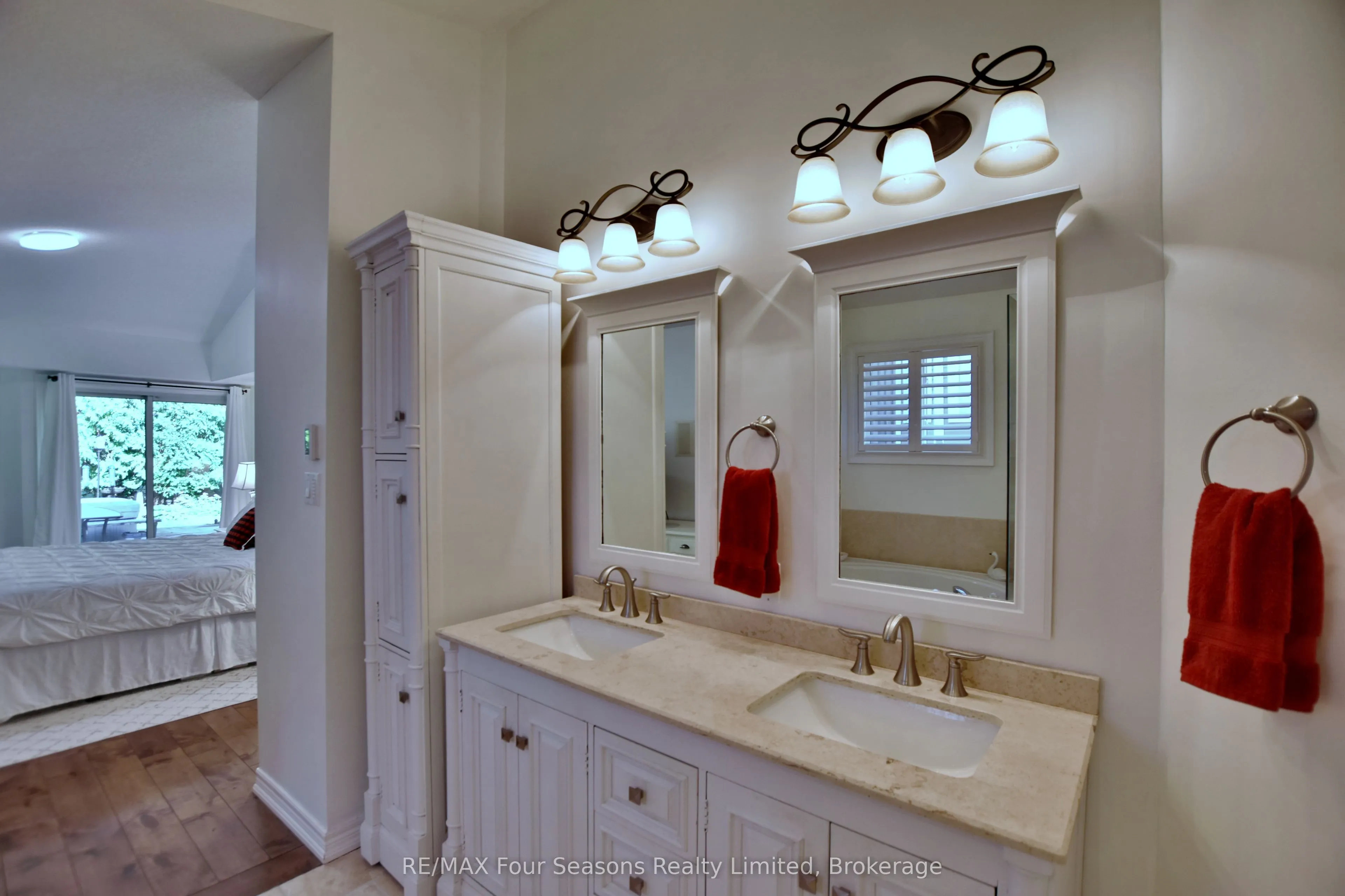 32 NETTLETON Court