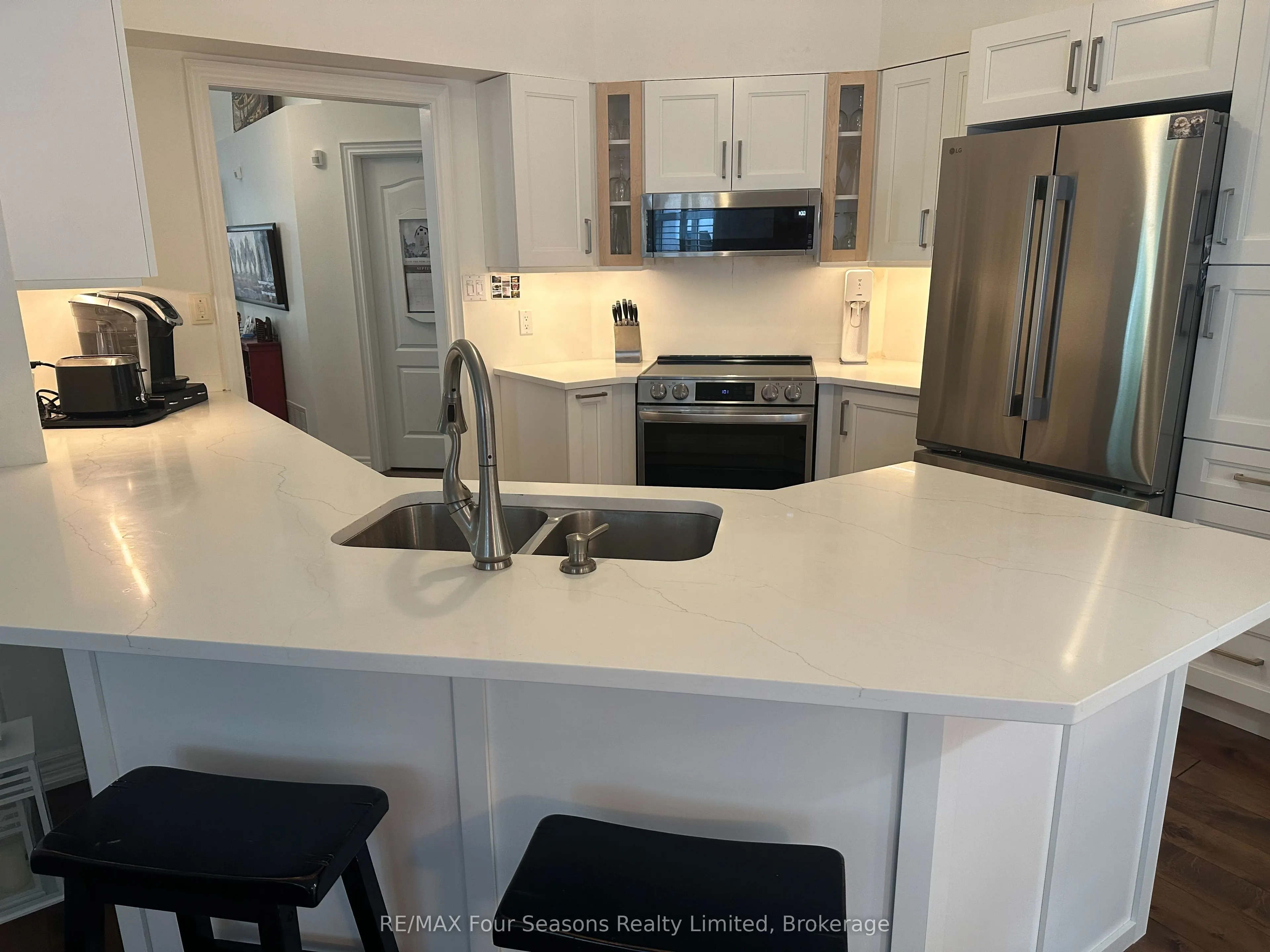 32 NETTLETON Court