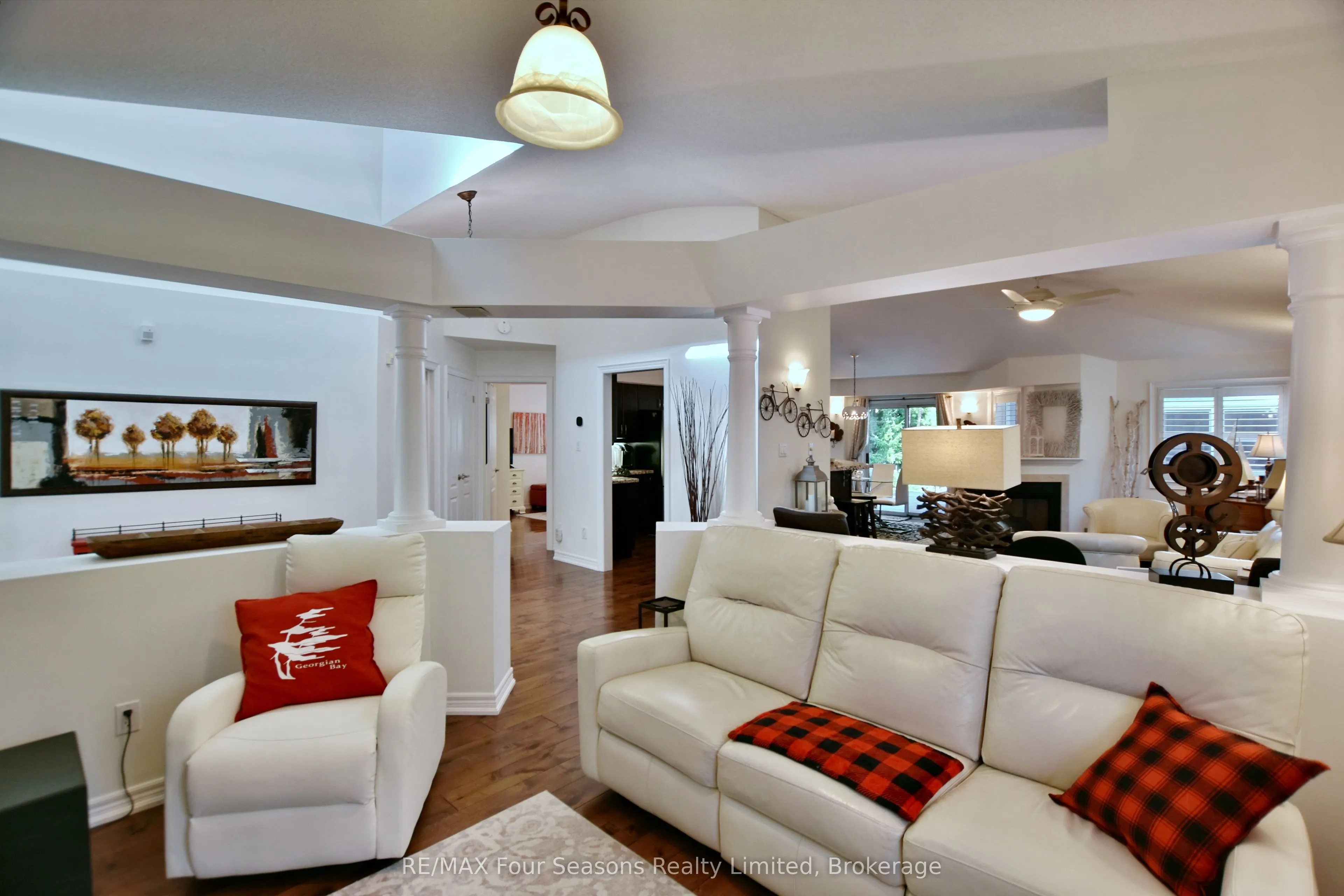 32 NETTLETON Court