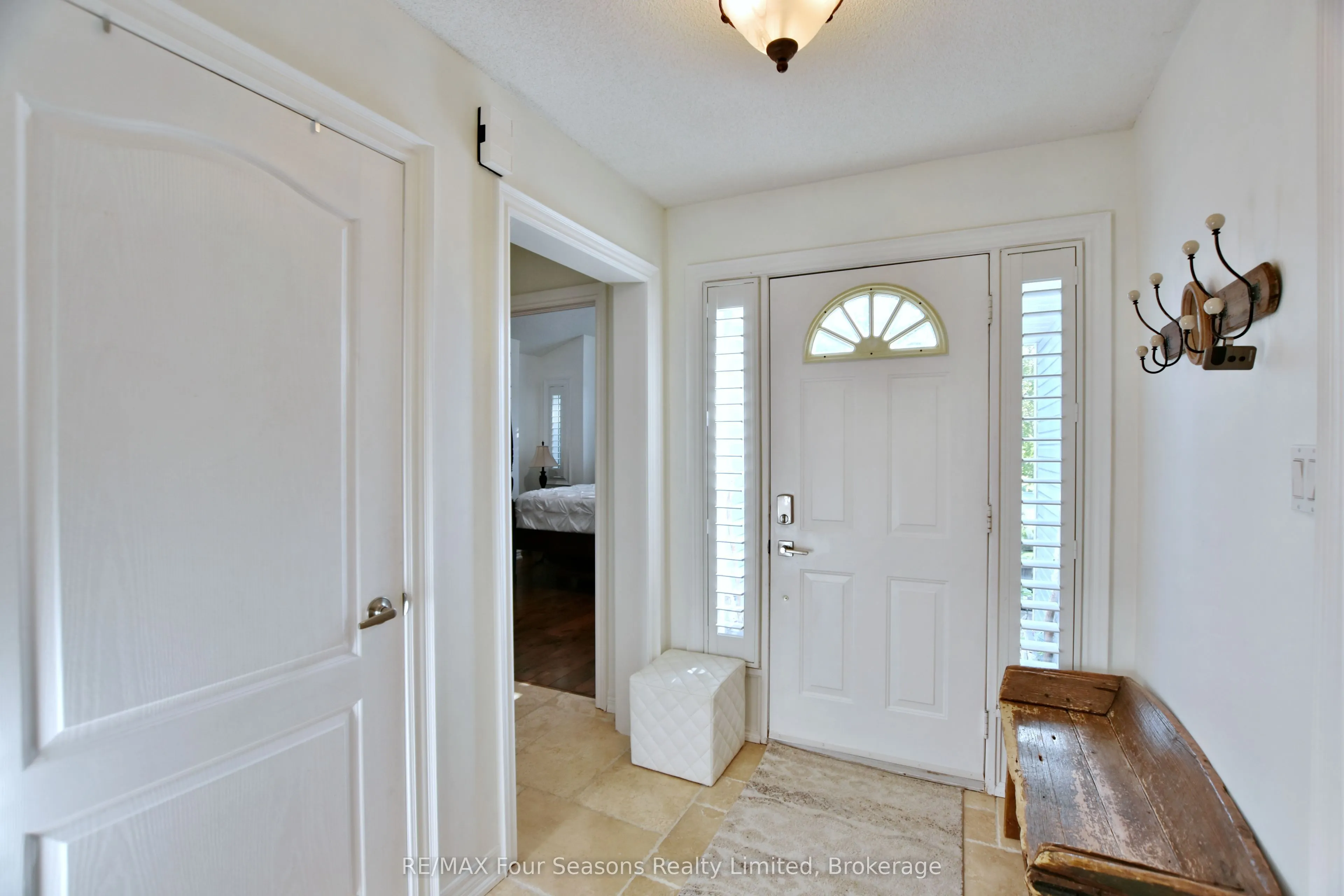 32 NETTLETON Court