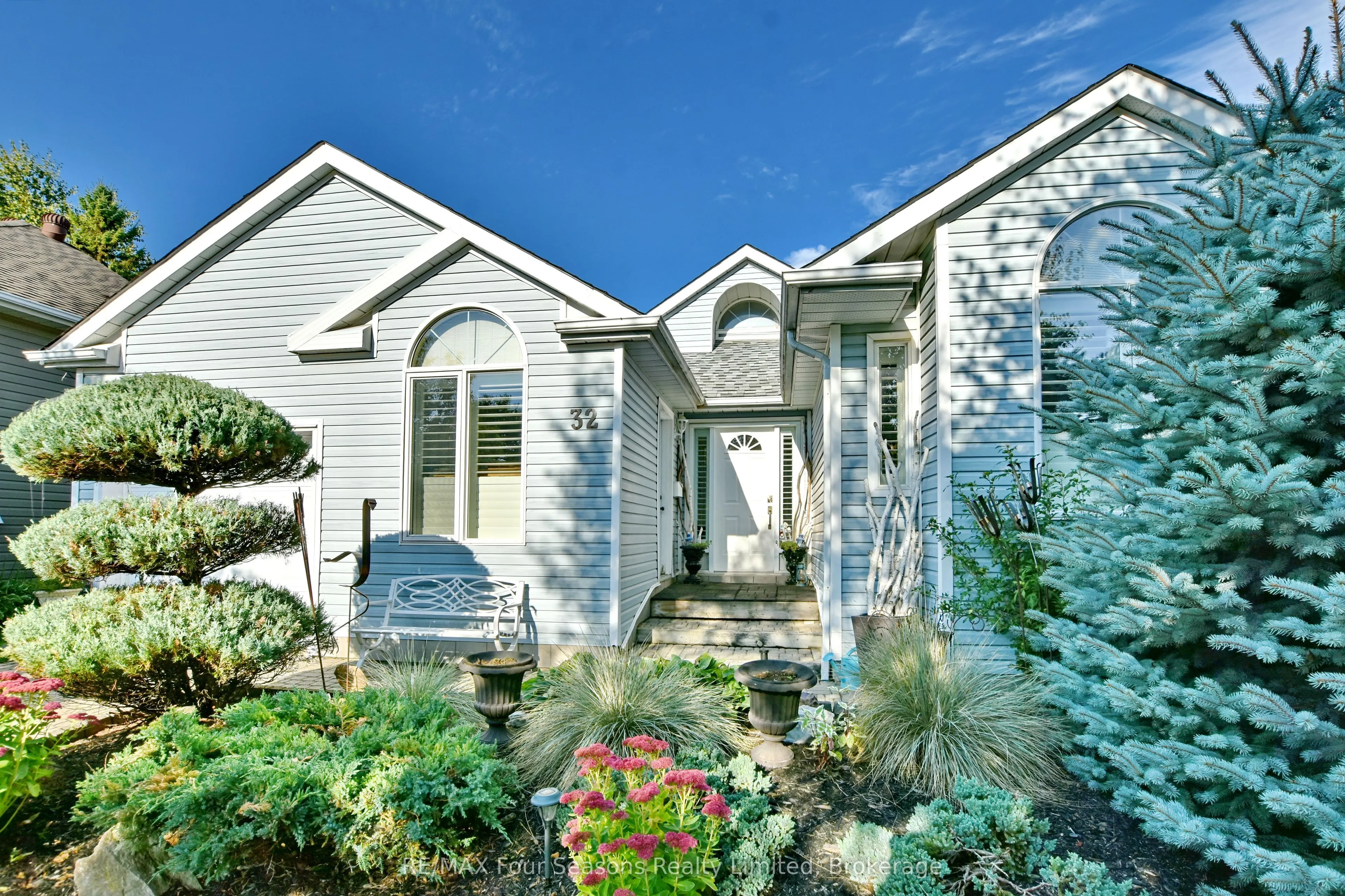 32 NETTLETON Court