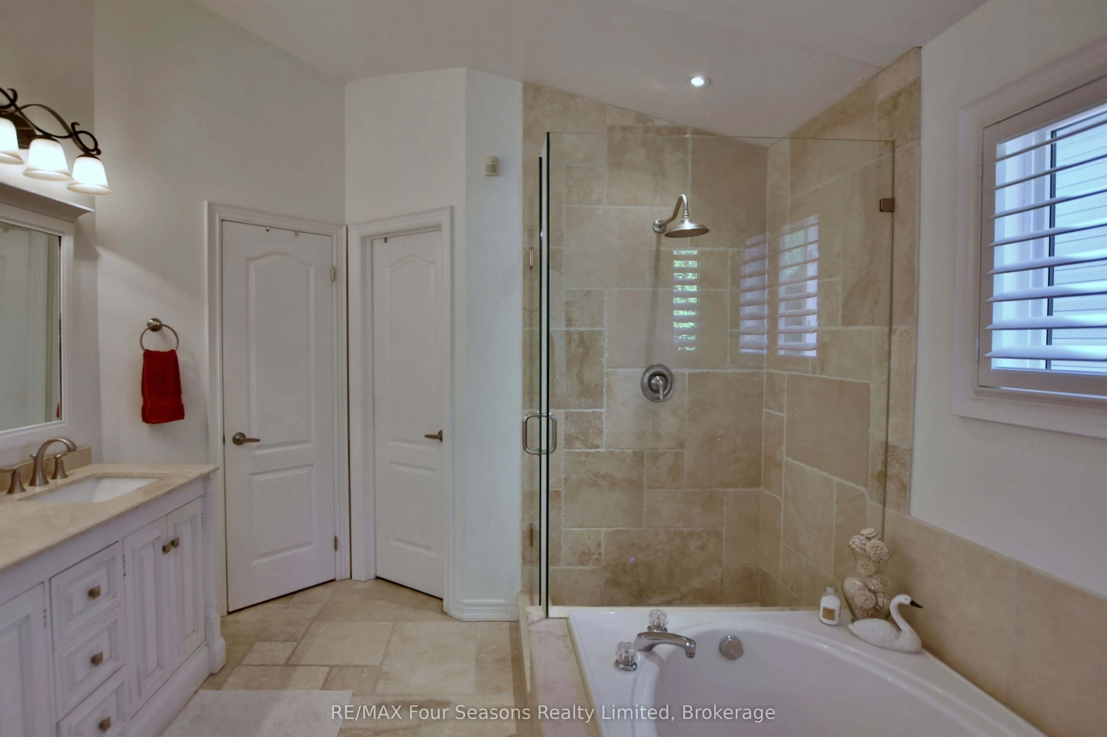 32 NETTLETON Court