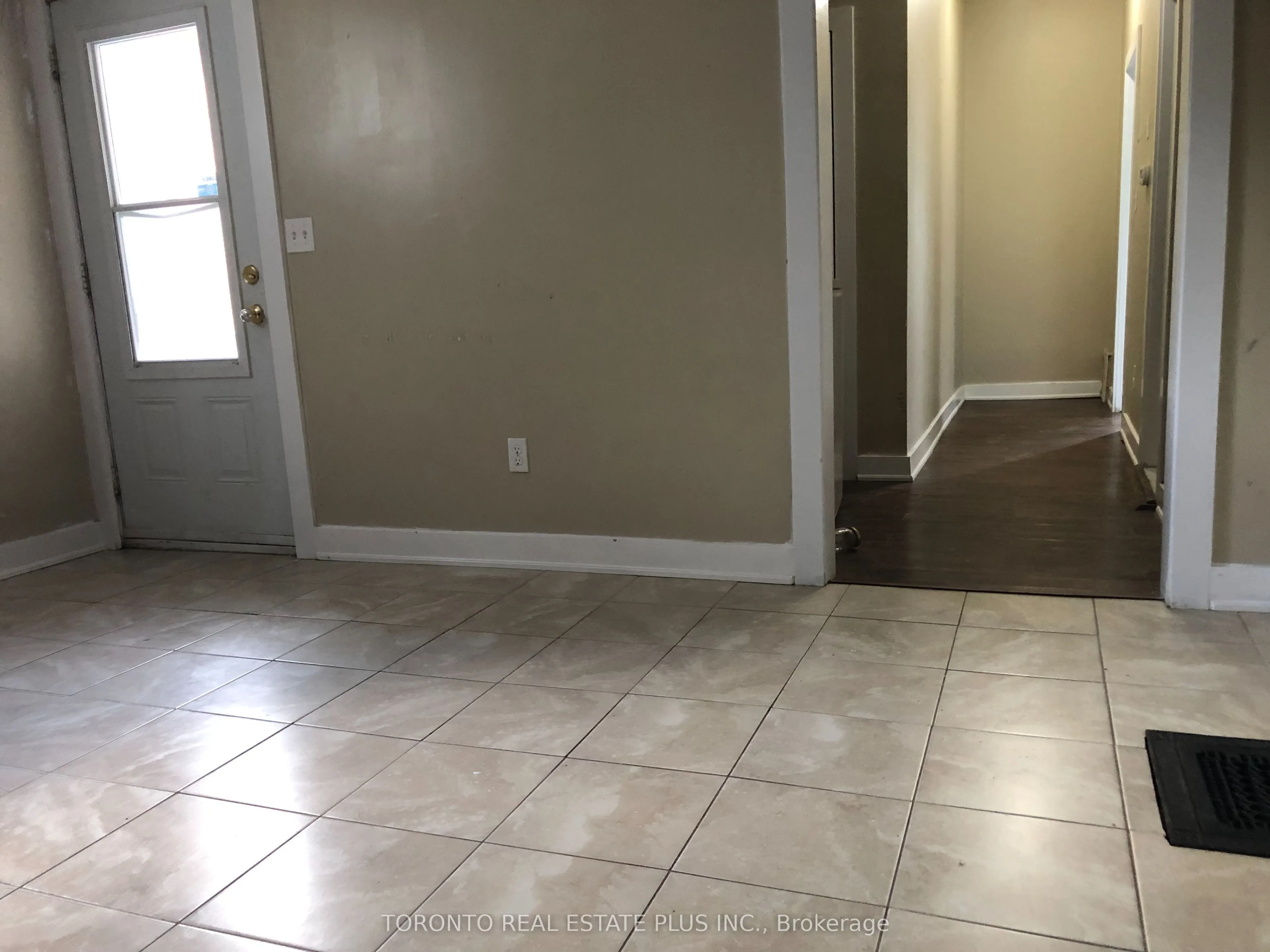 82 Coldwater Road W #1