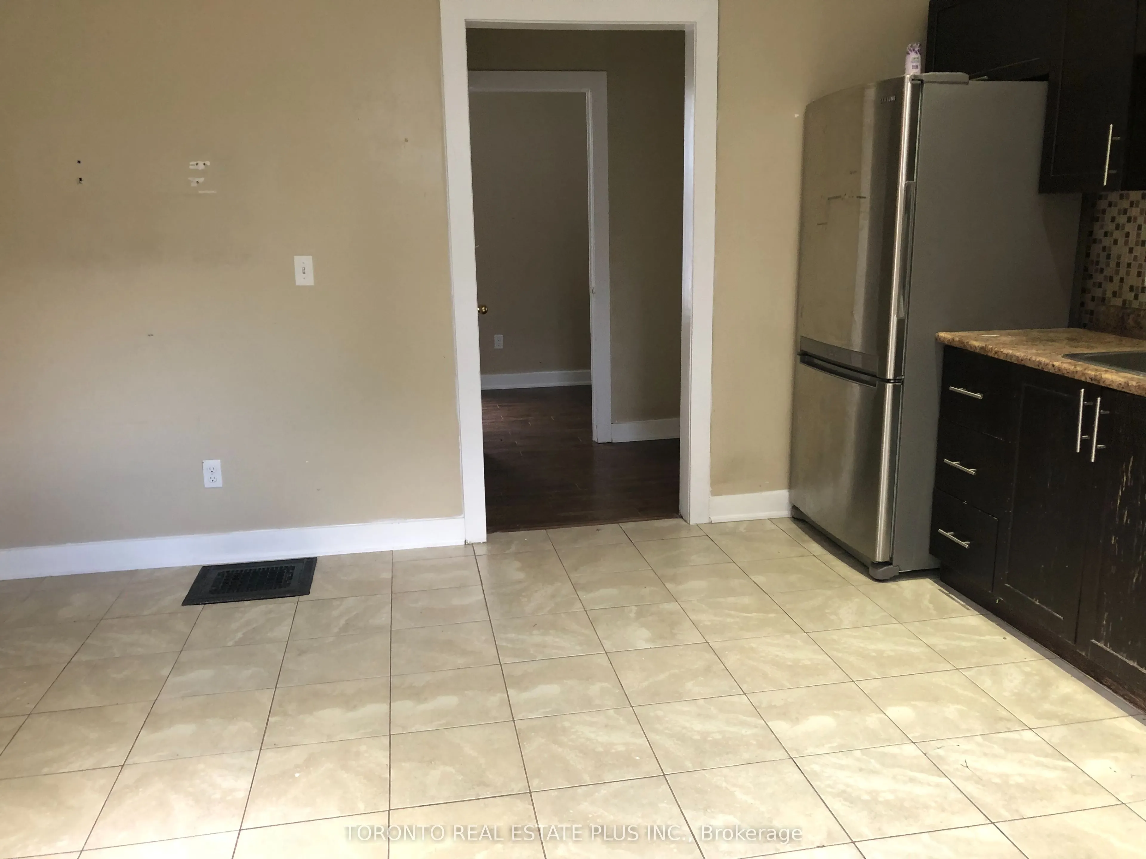82 Coldwater Road W #1