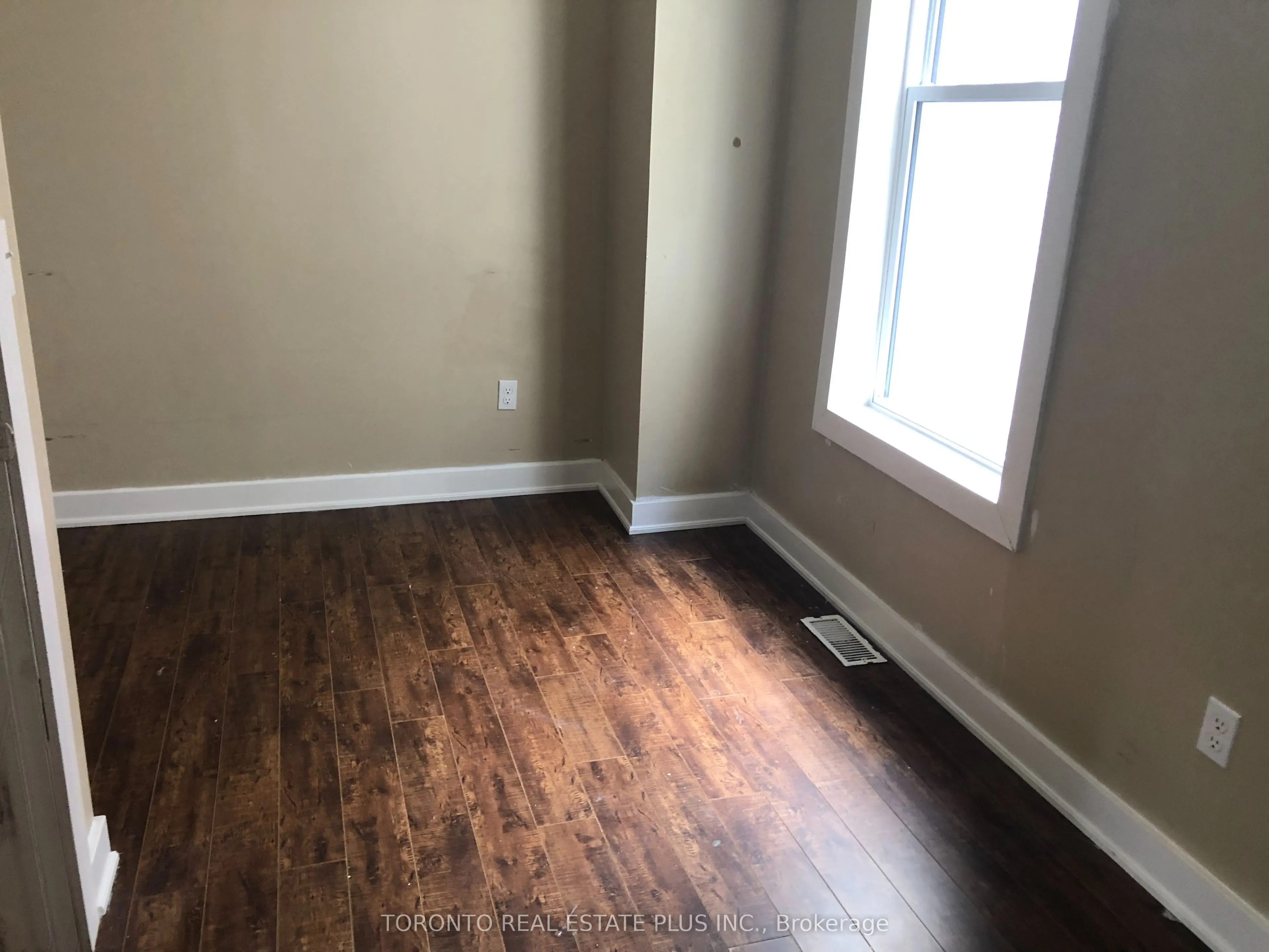 82 Coldwater Road W #1
