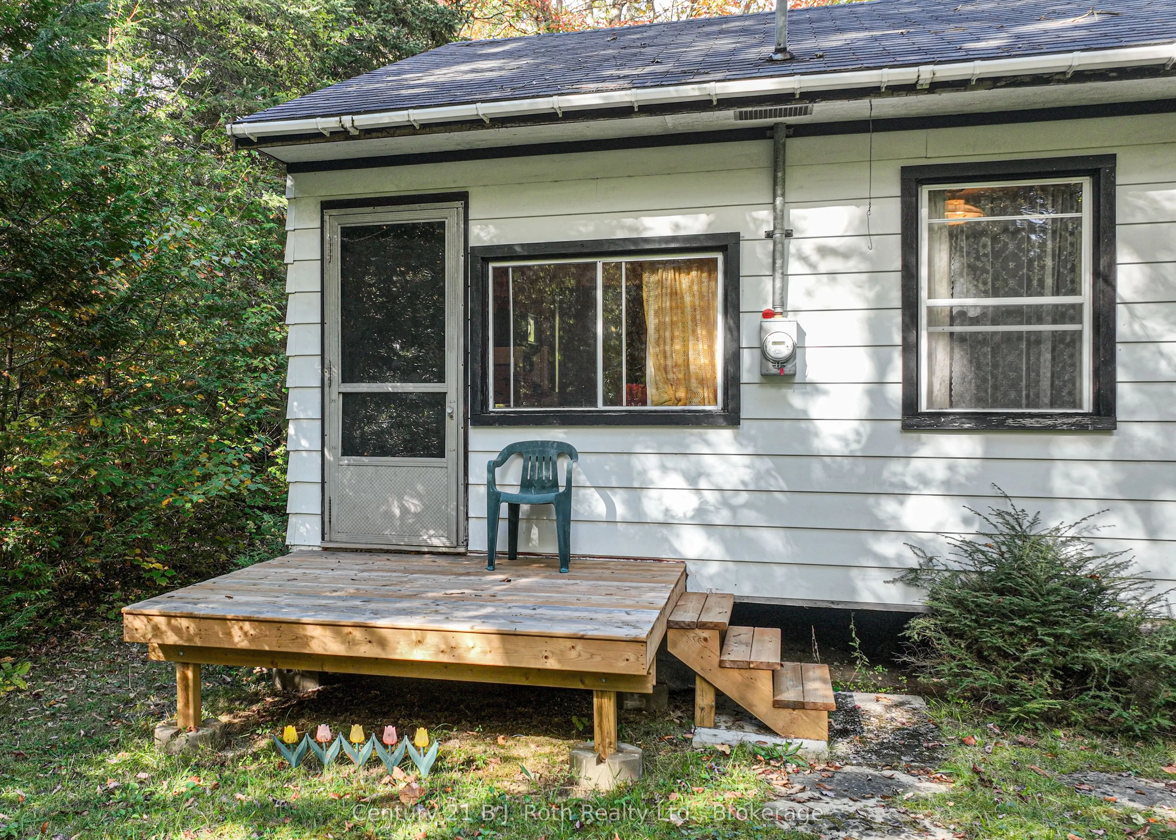 6571 Pioneer Village Lane