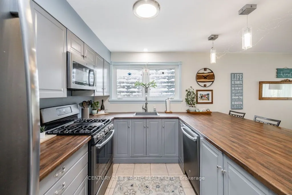 61 Ward Avenue
