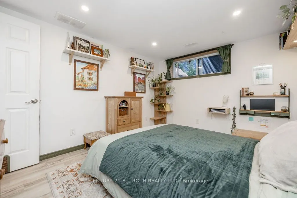 61 Ward Avenue