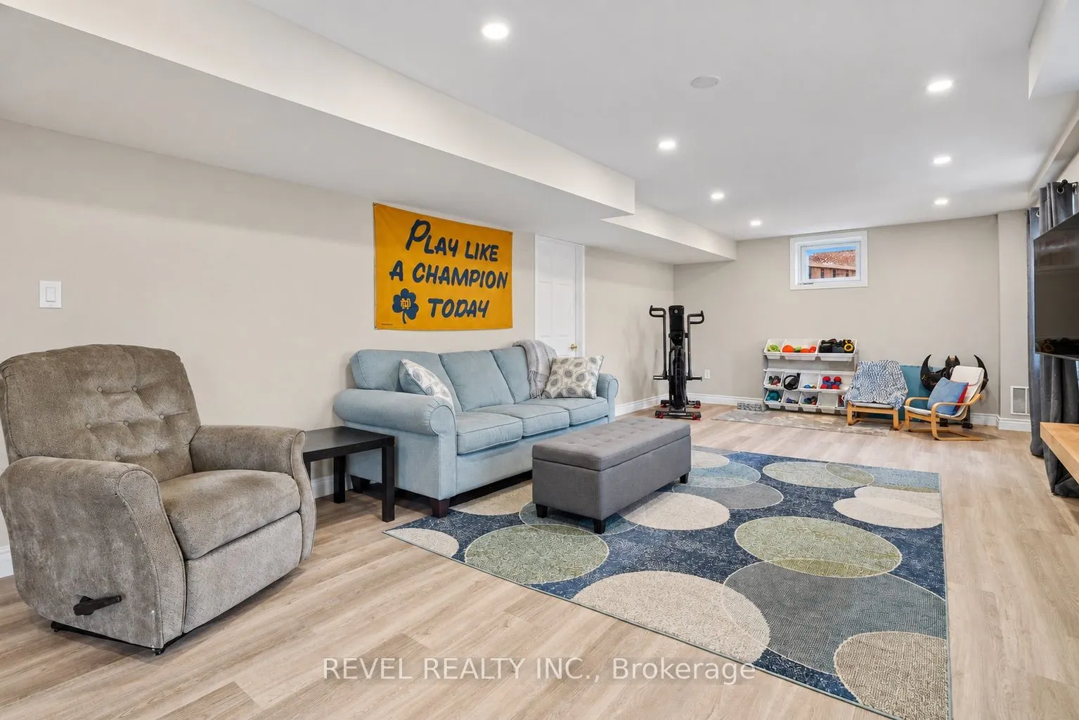 30 Sun King Crescent