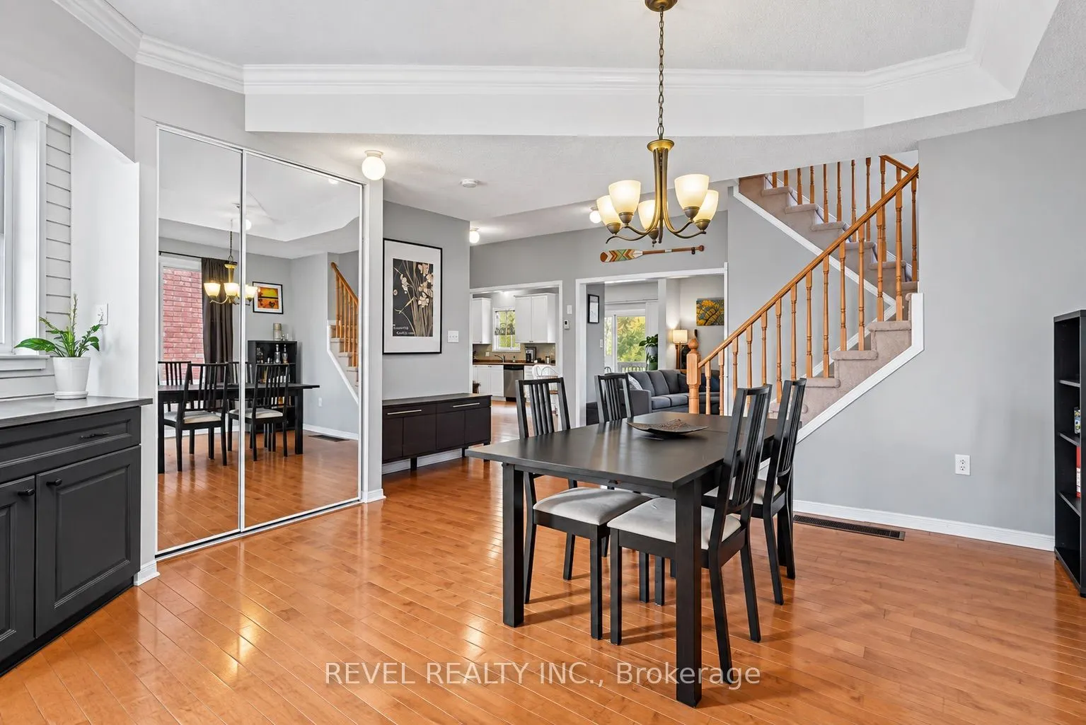 30 Sun King Crescent