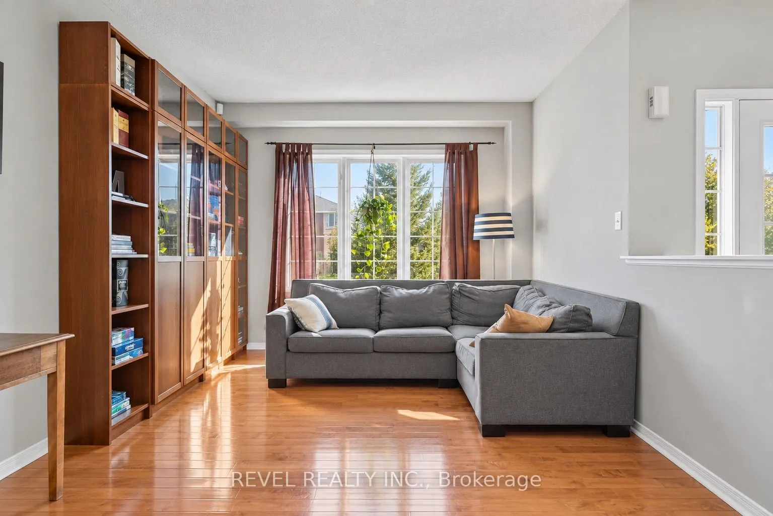 30 Sun King Crescent