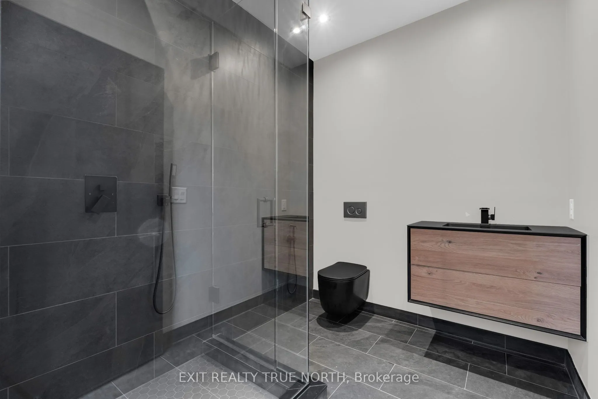 106 Rugman Crescent