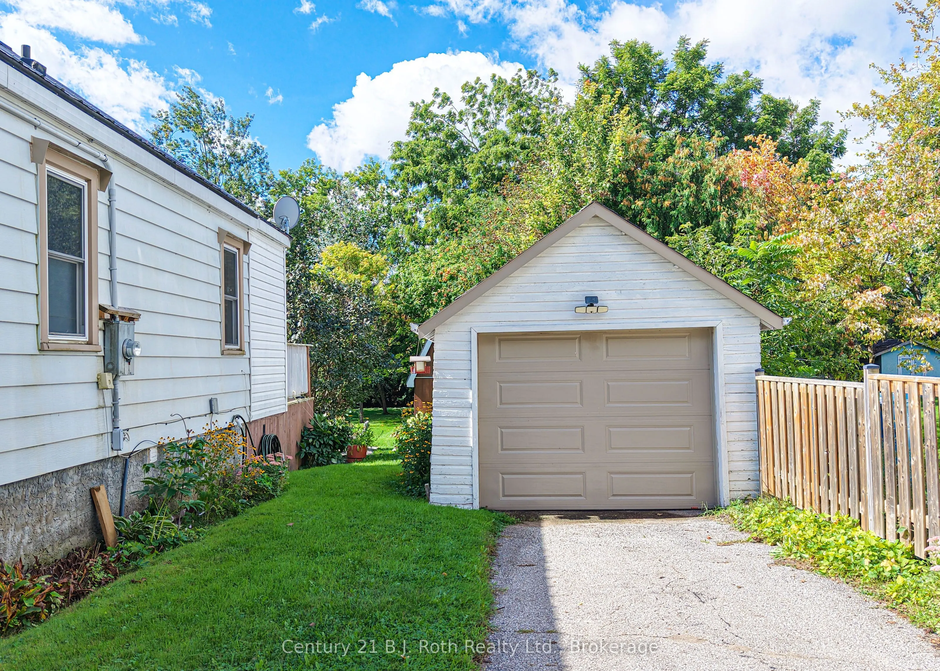 331 Moffat Street