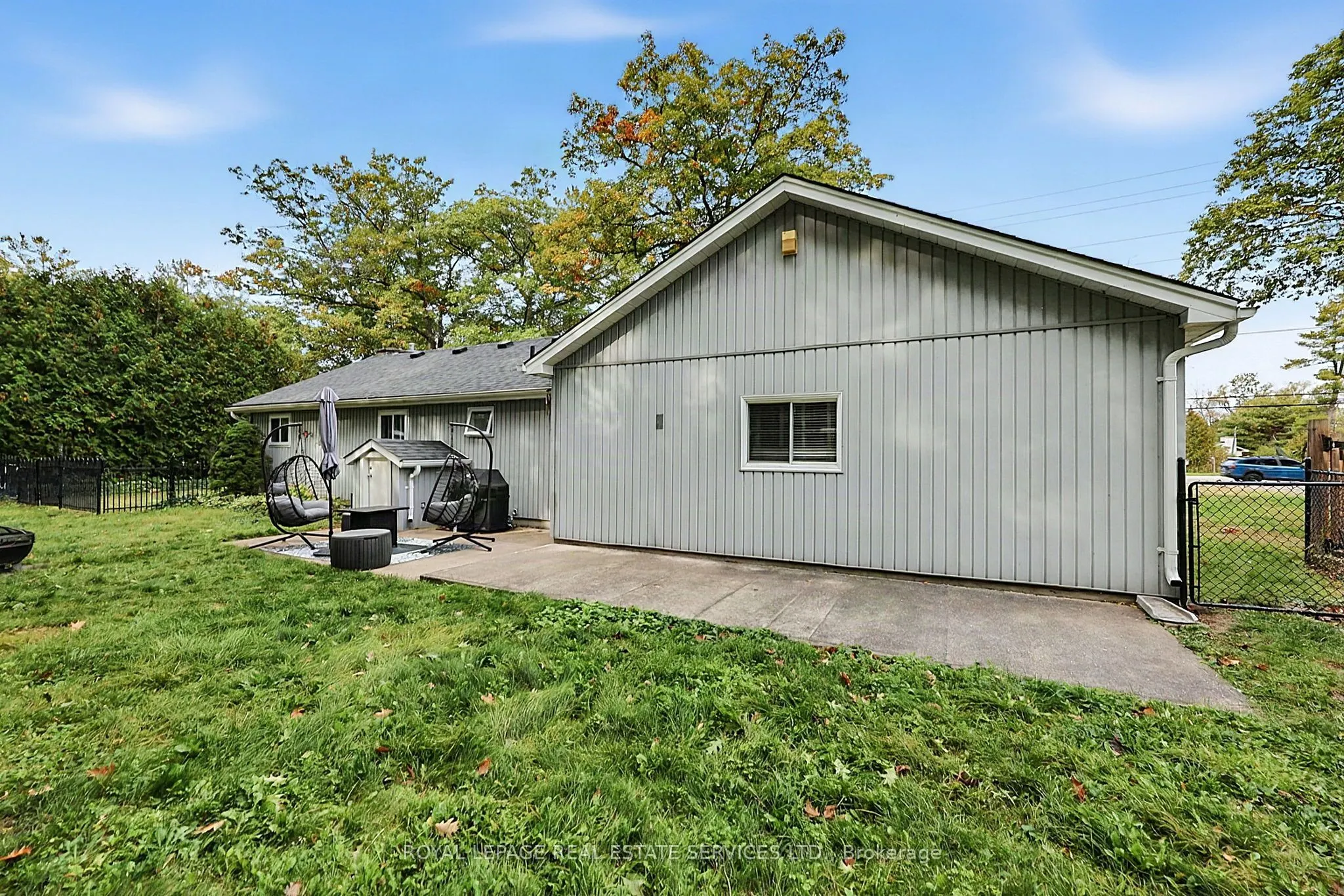 1687 RIVER Road W
