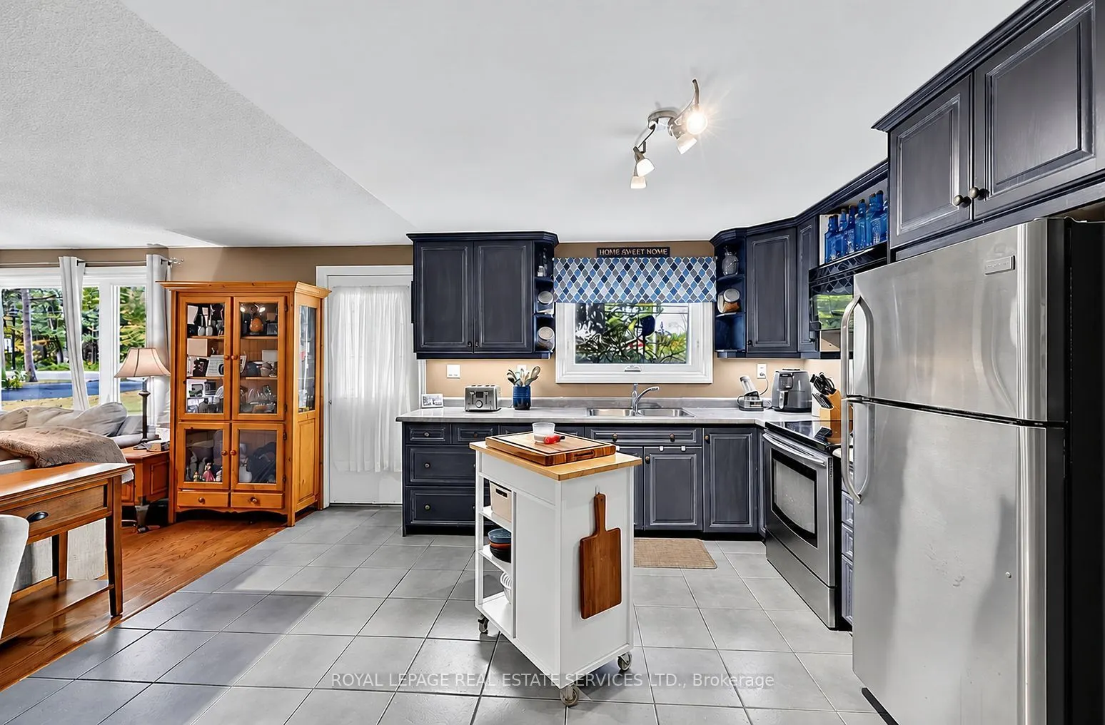 1687 RIVER Road W