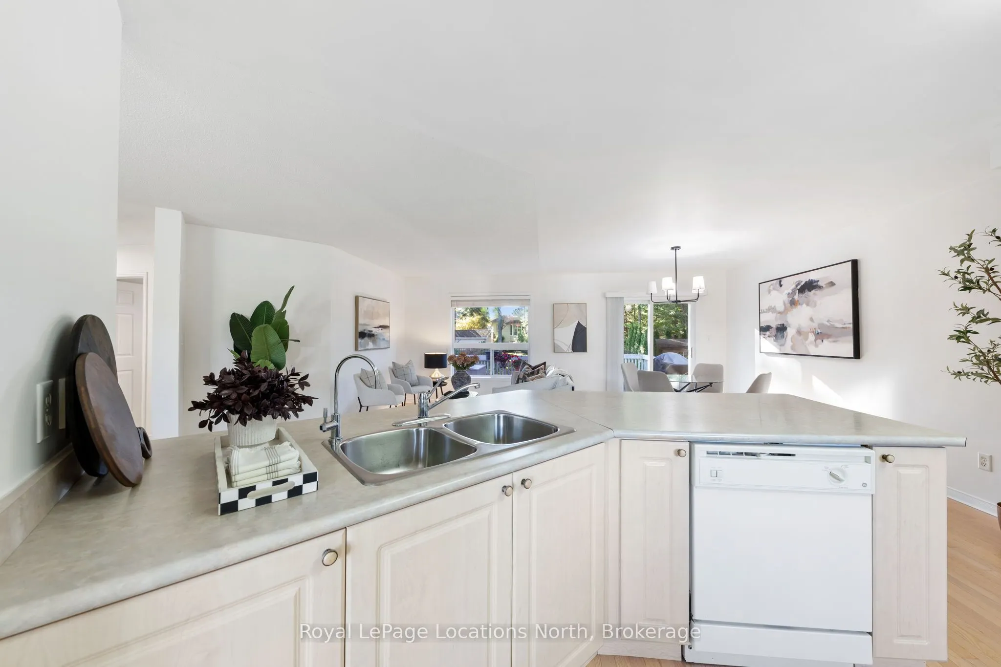 4 TRAILWOOD Place