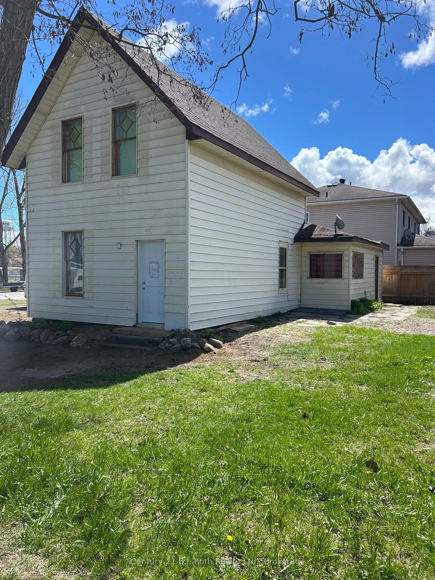 469 Robert Street
