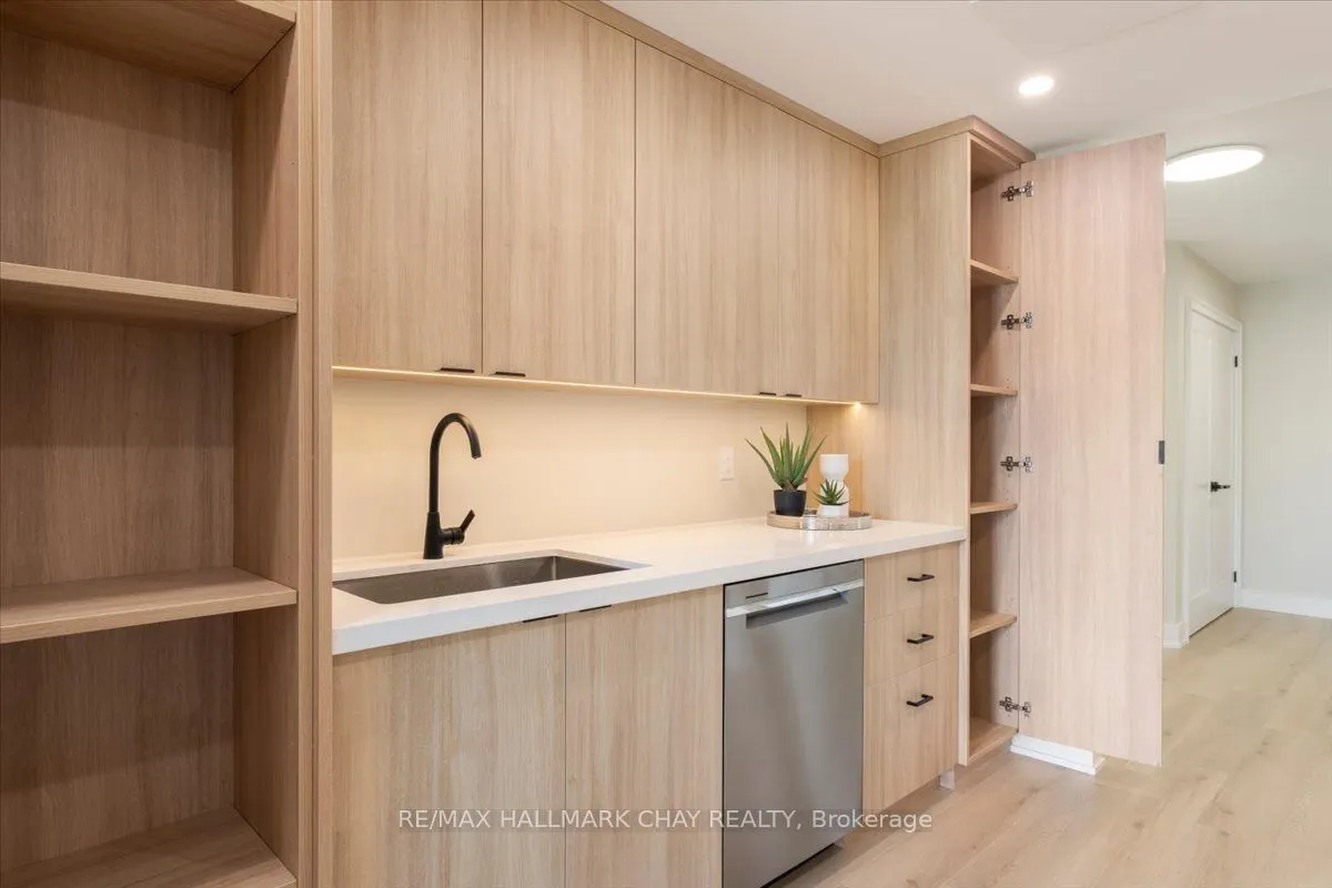 65 Ellen Street #1402