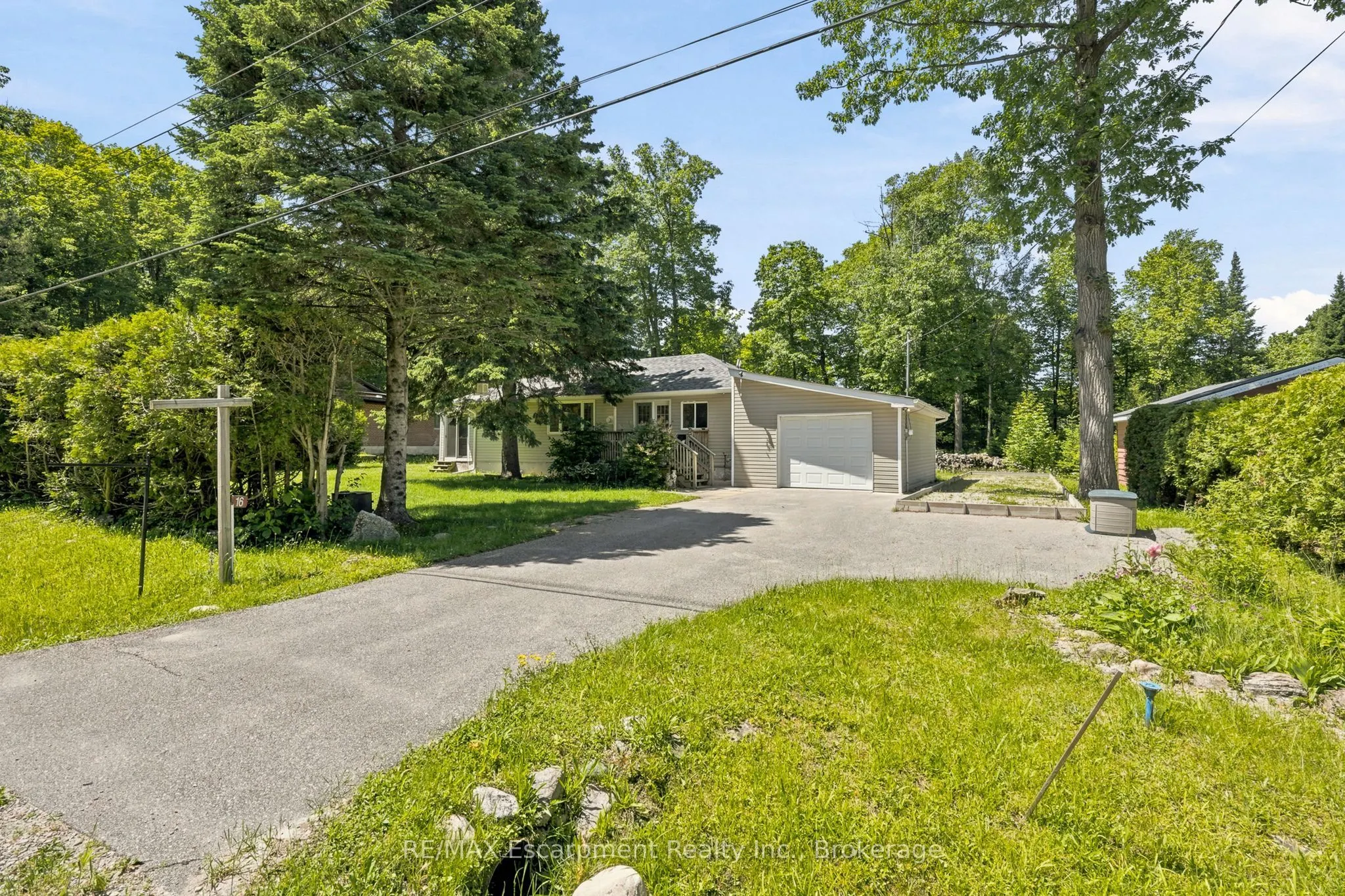 16 Hiawatha Road