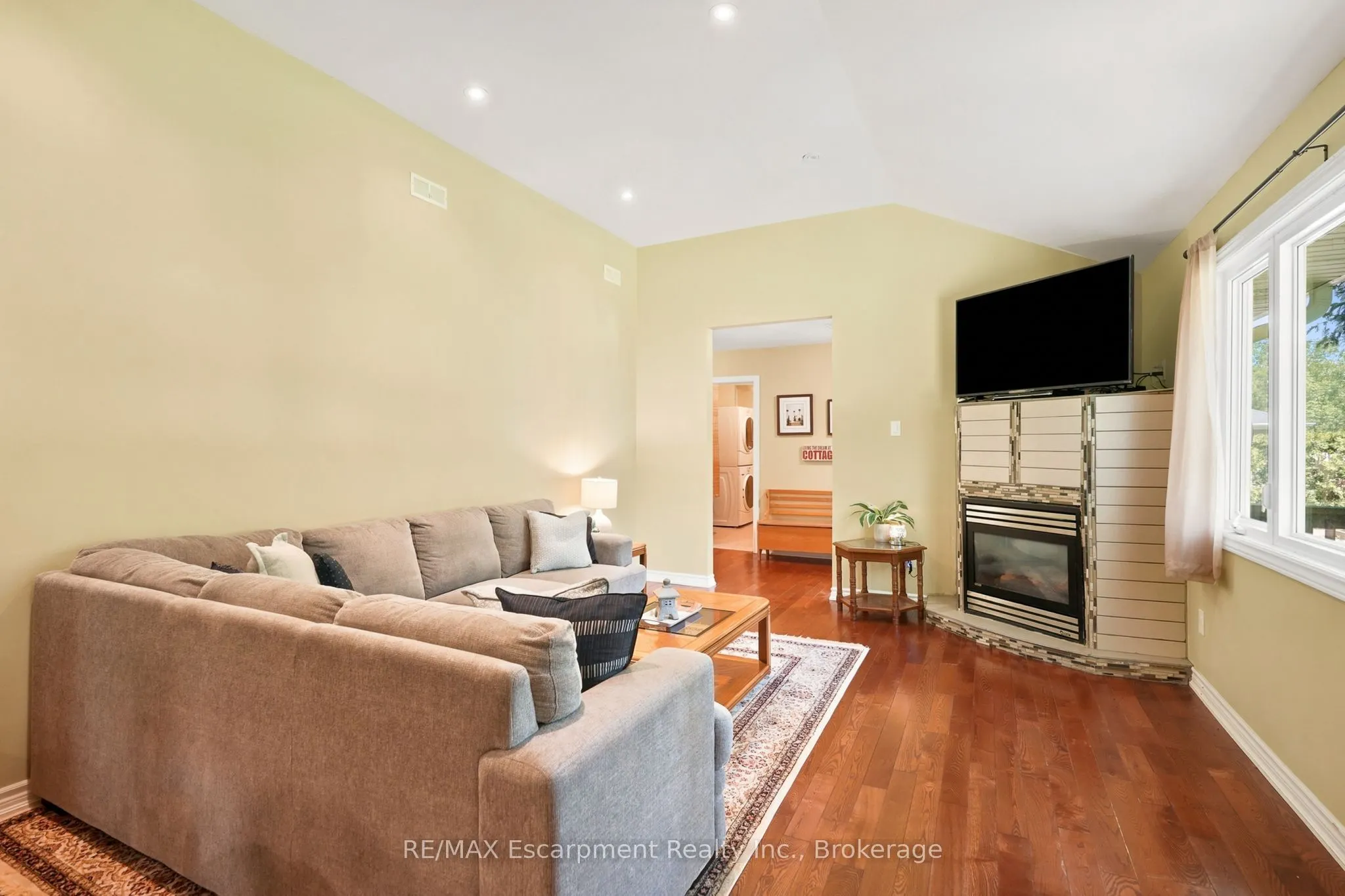 16 Hiawatha Road