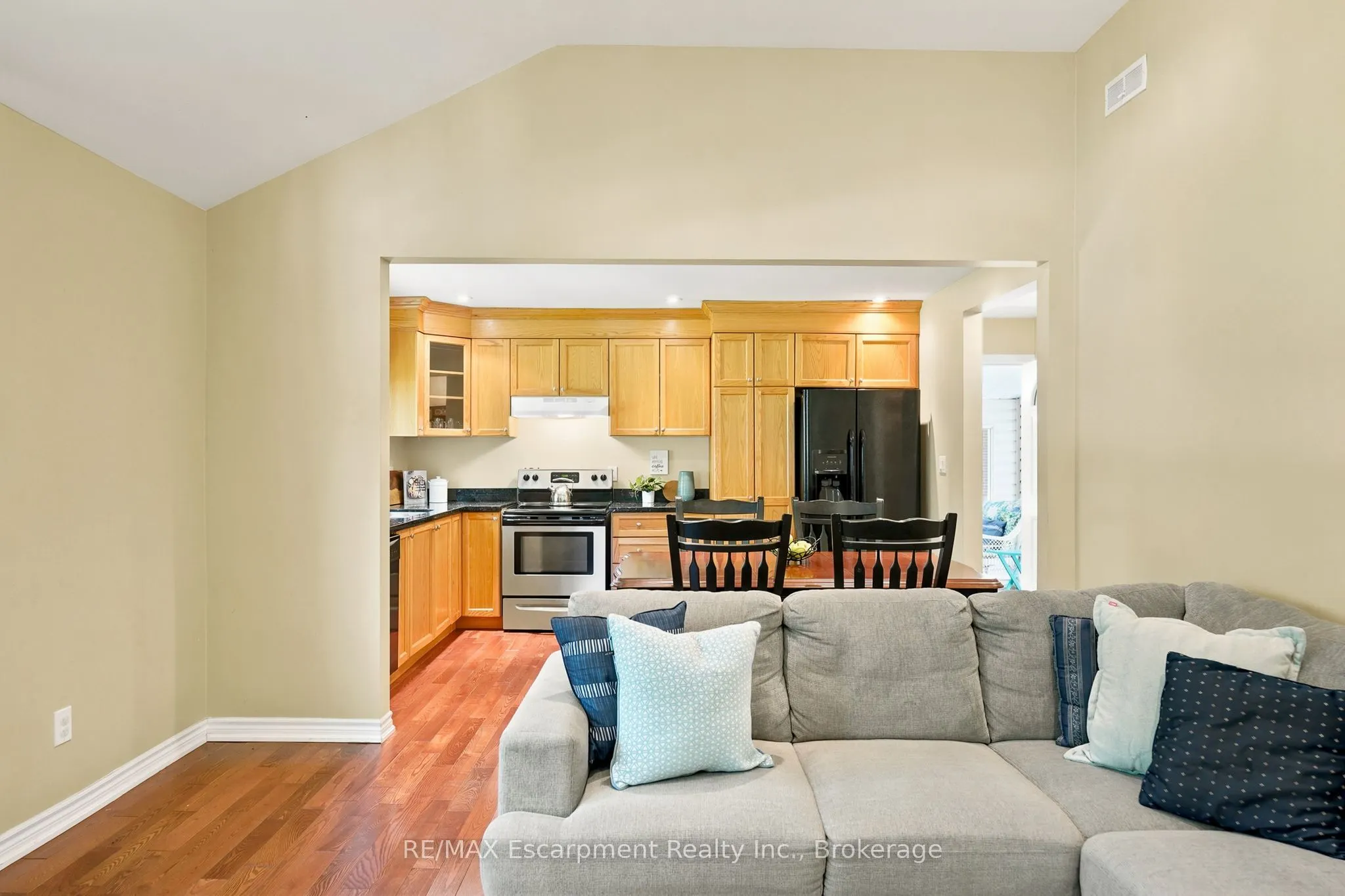 16 Hiawatha Road