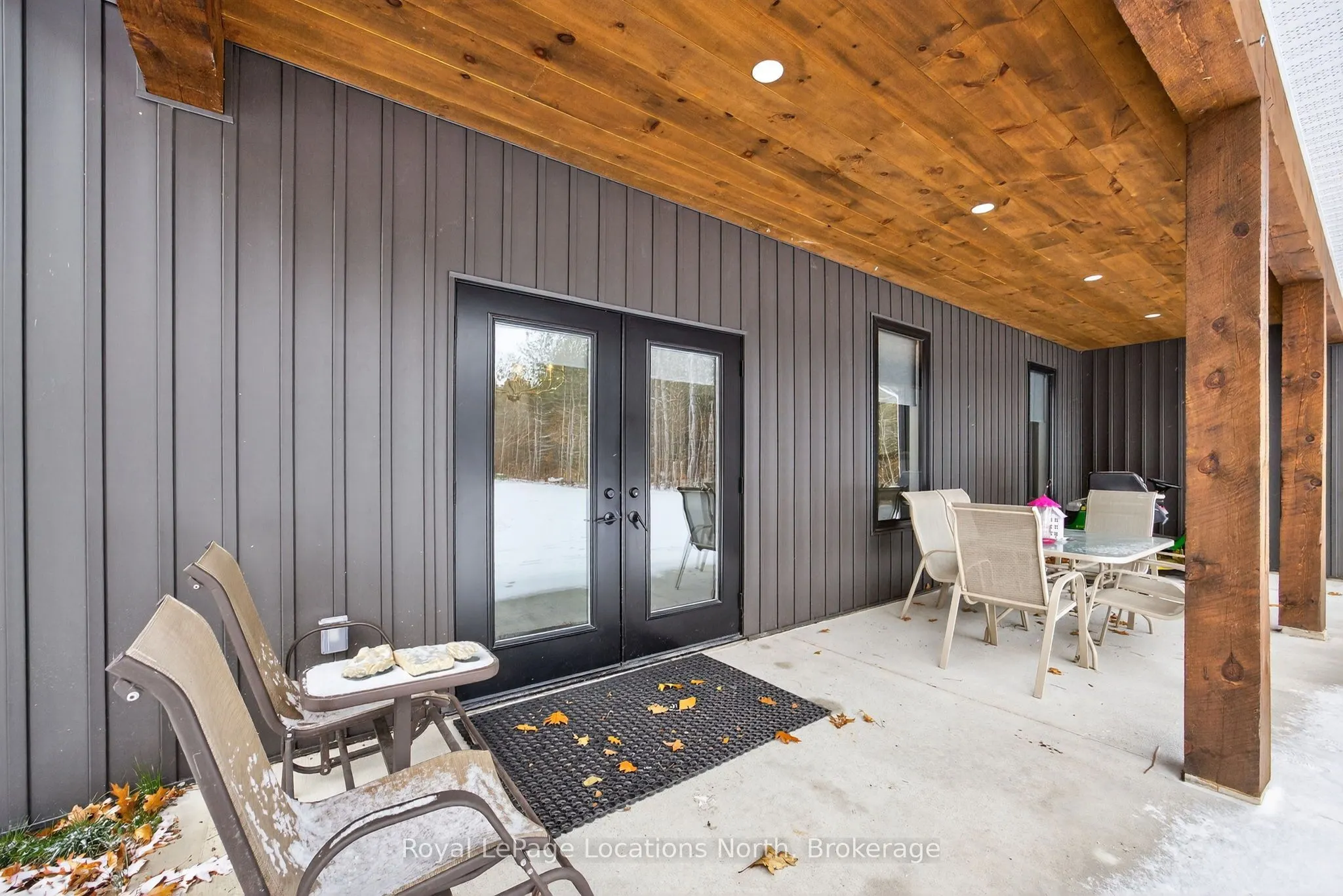 3511 Rainbow Valley Road W