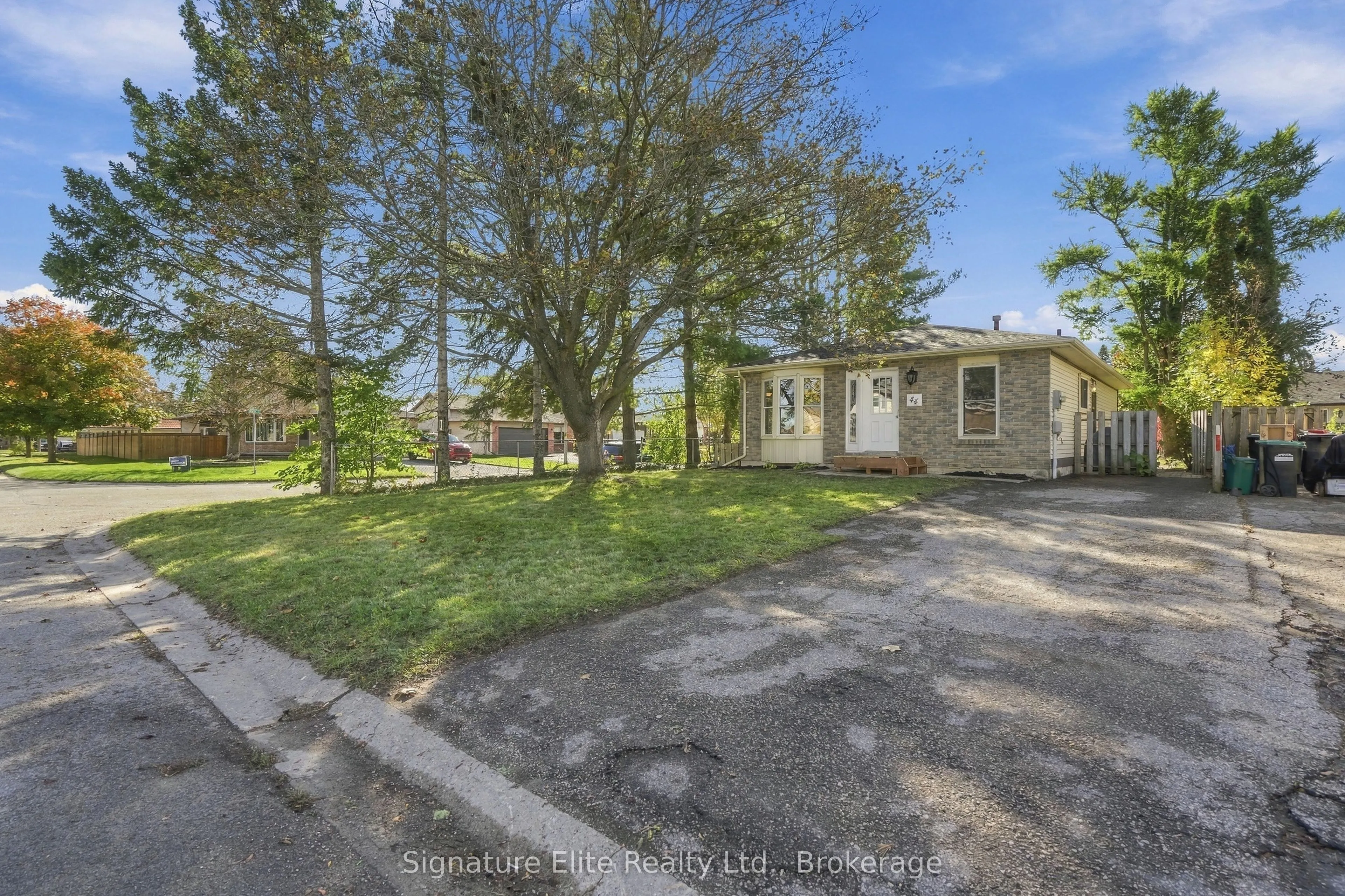 44 Bronte Crescent