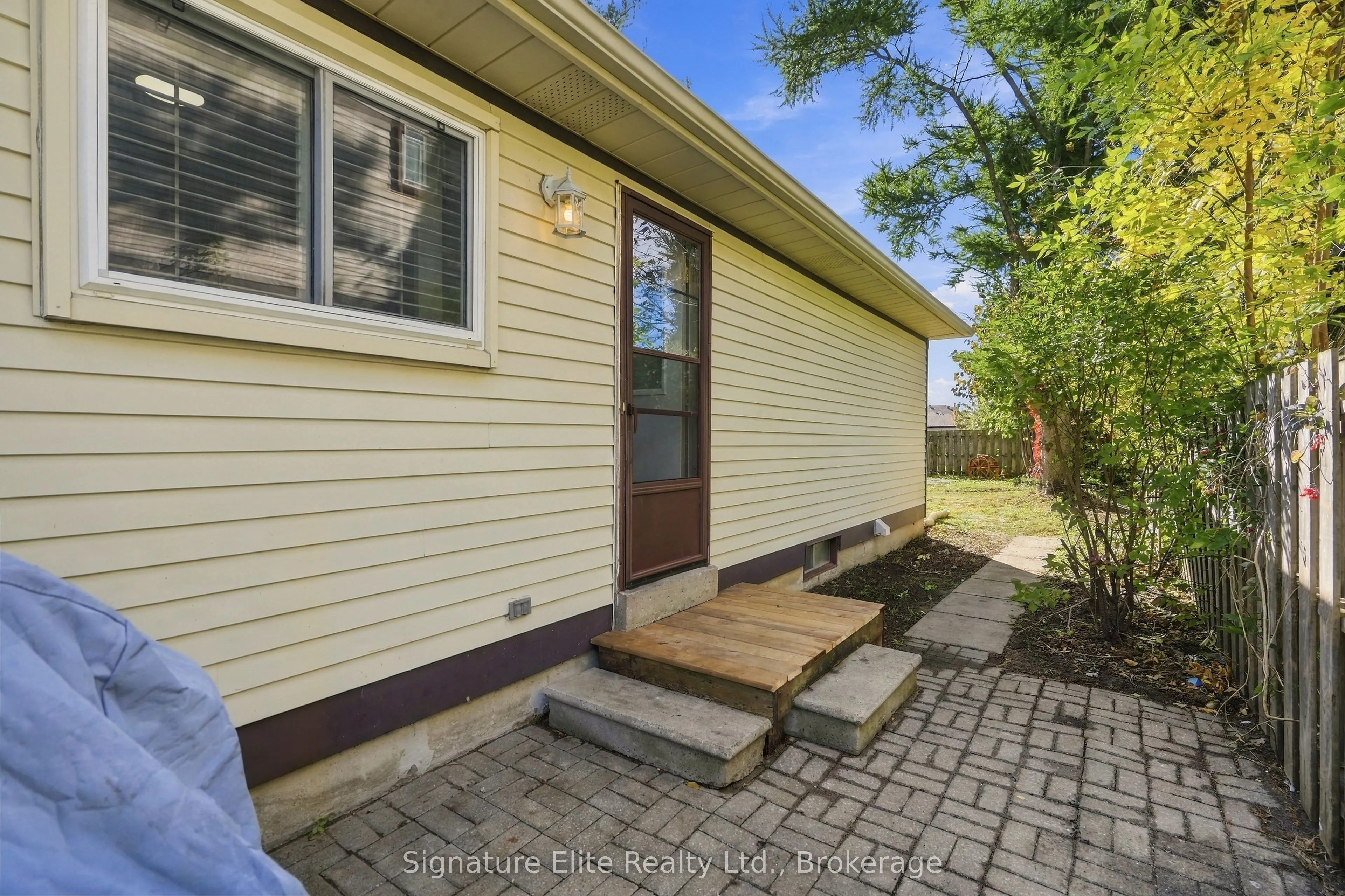 44 Bronte Crescent