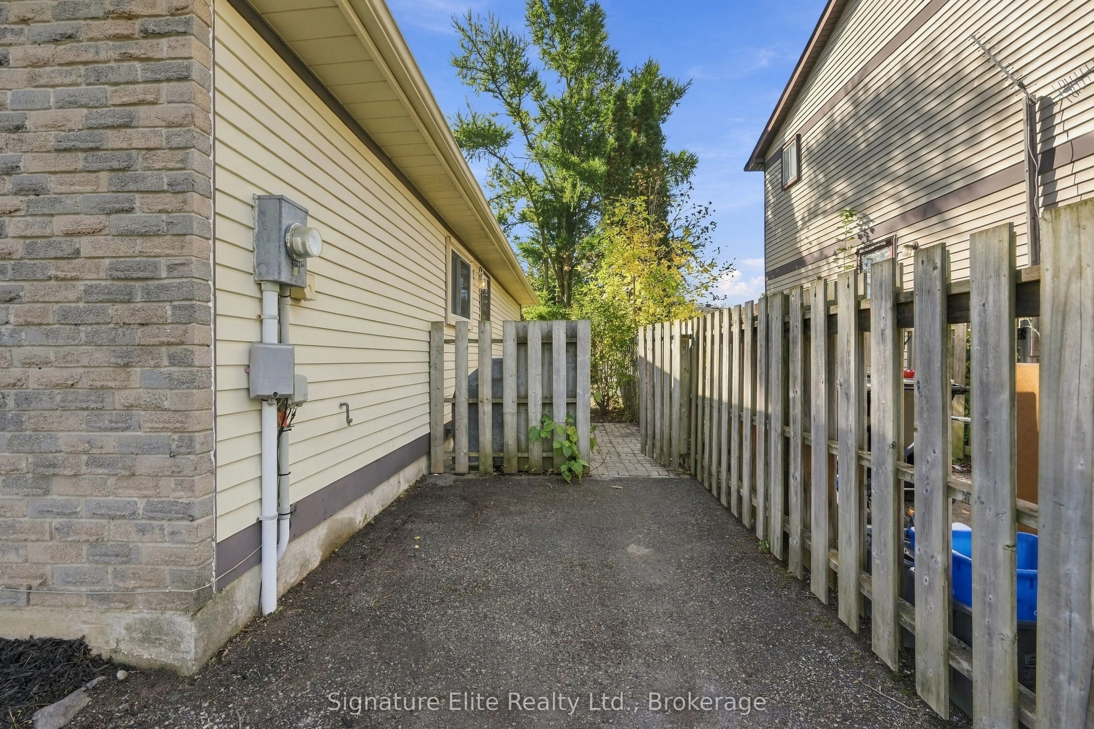 44 Bronte Crescent