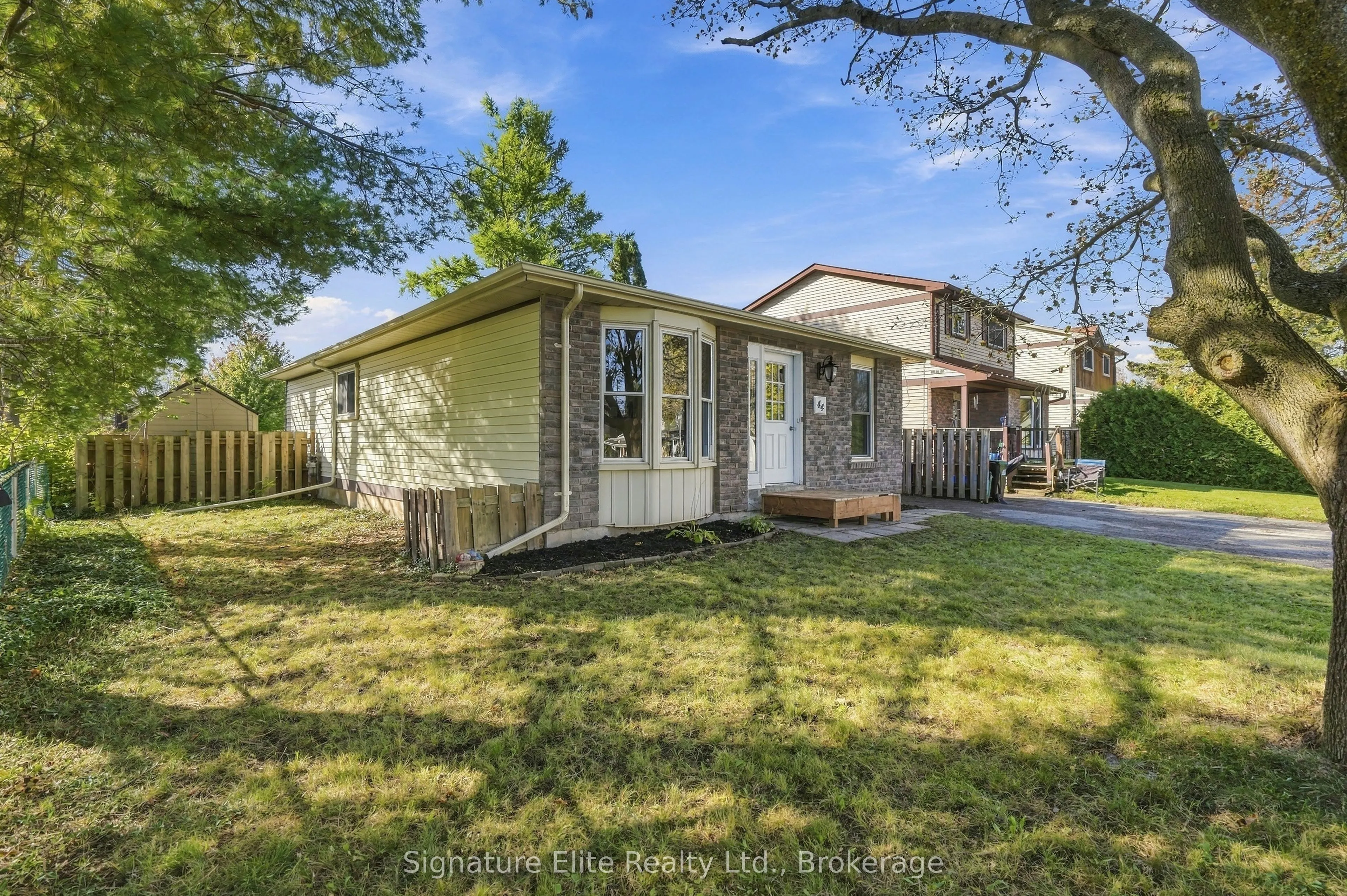 44 Bronte Crescent
