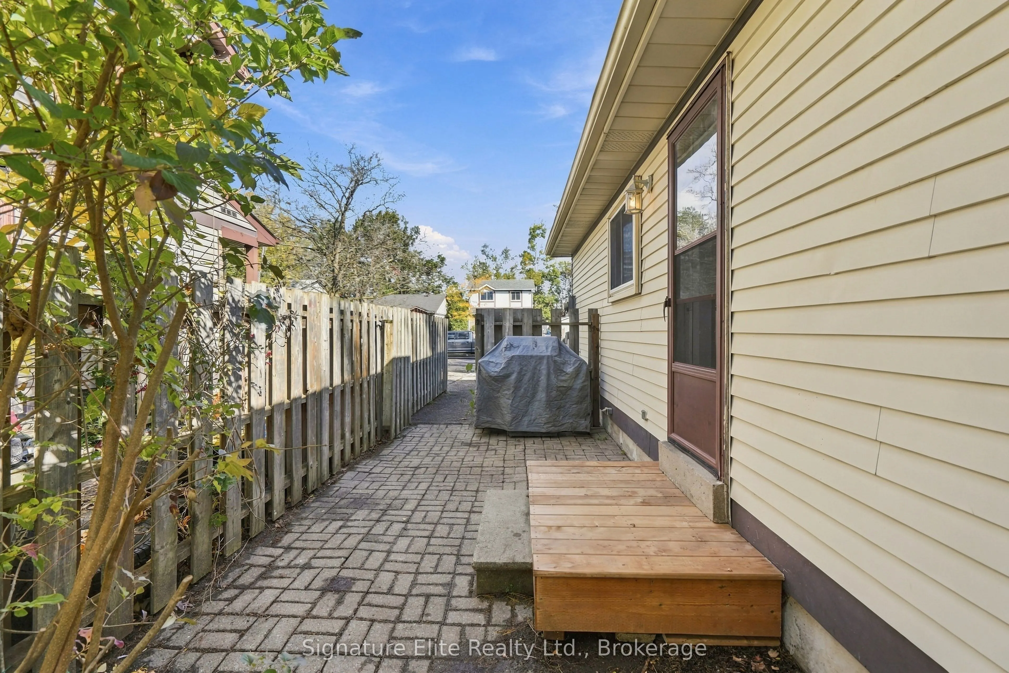 44 Bronte Crescent