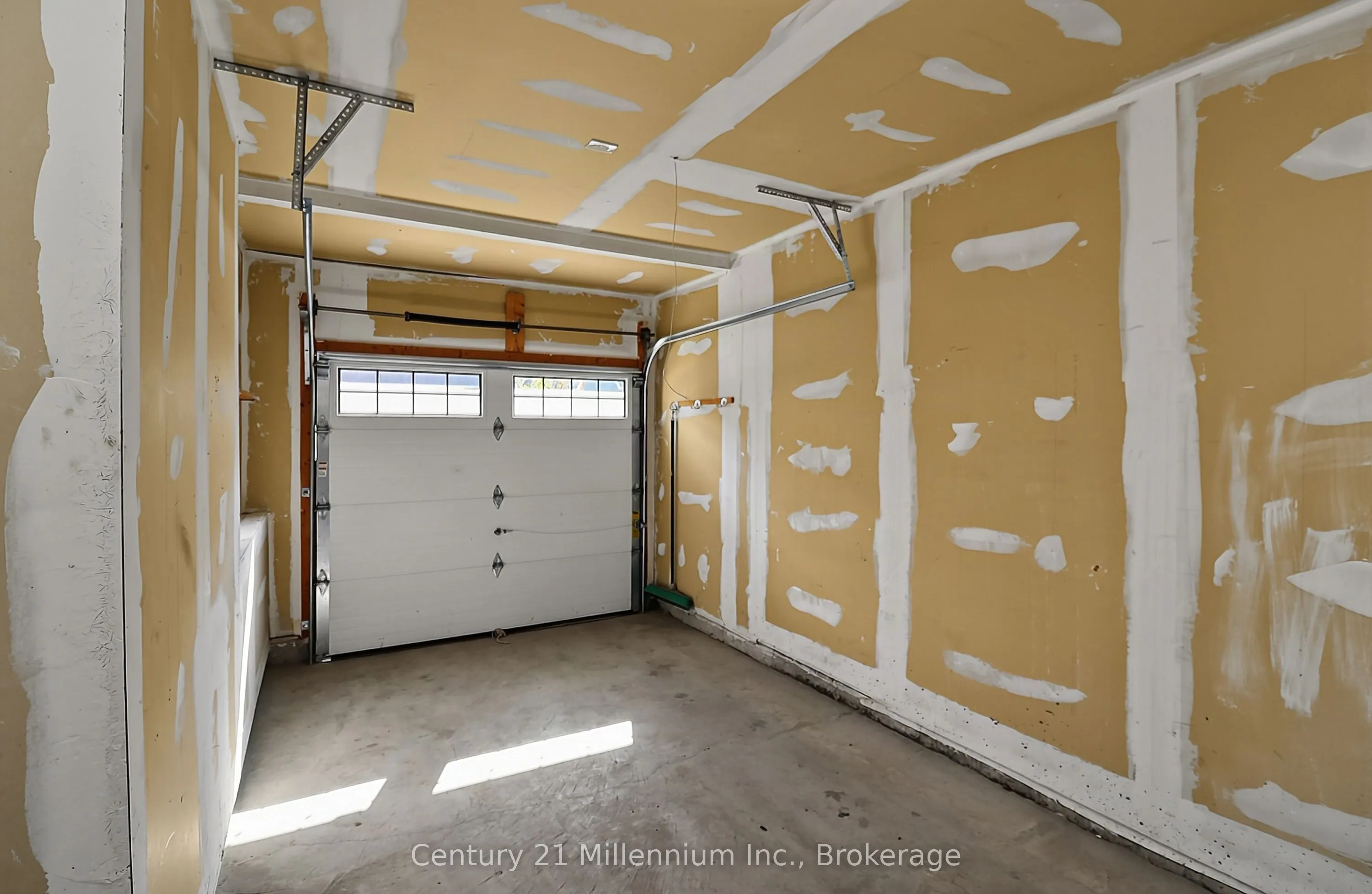 15 Gregory Avenue #15