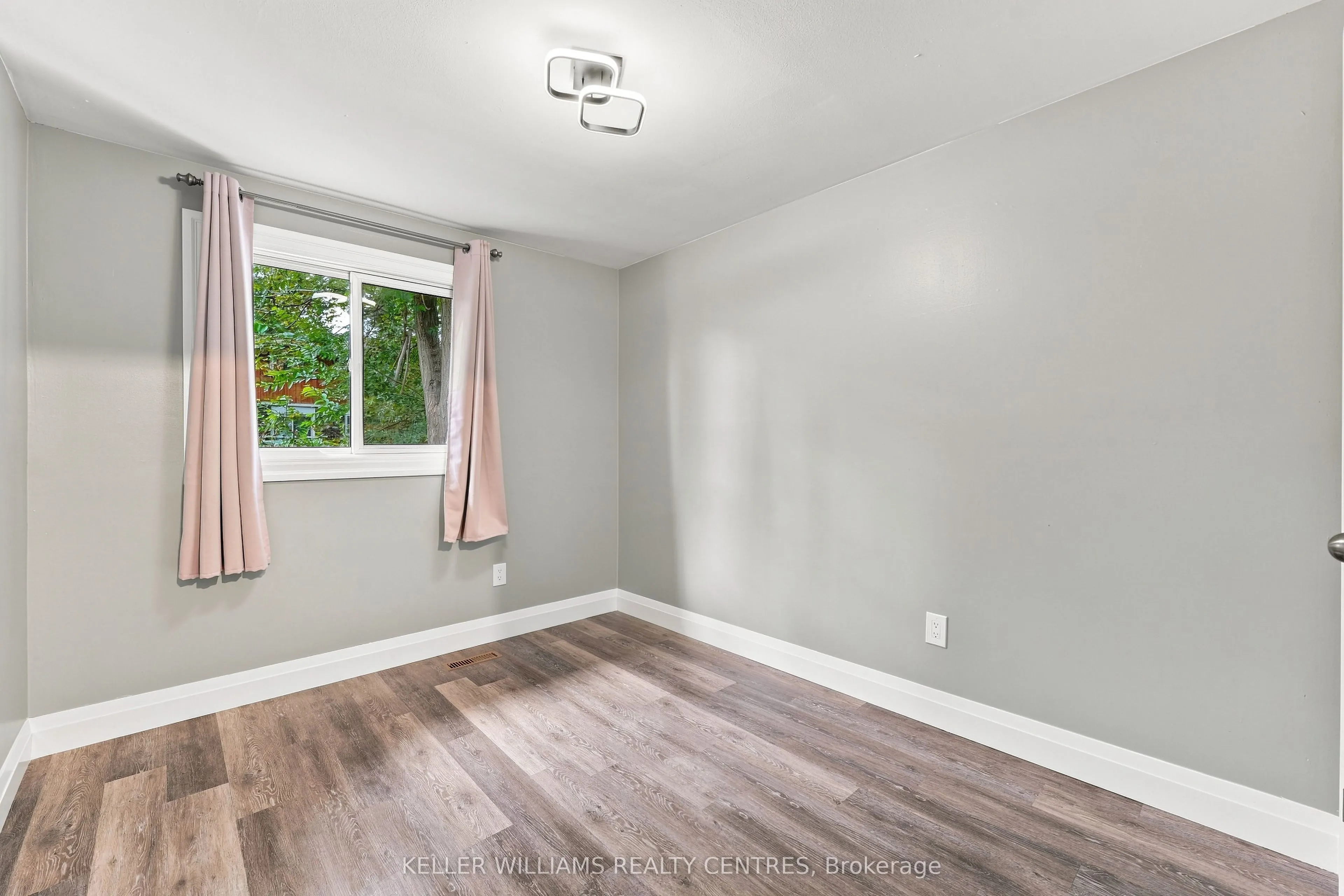 36 Chaucer Crescent