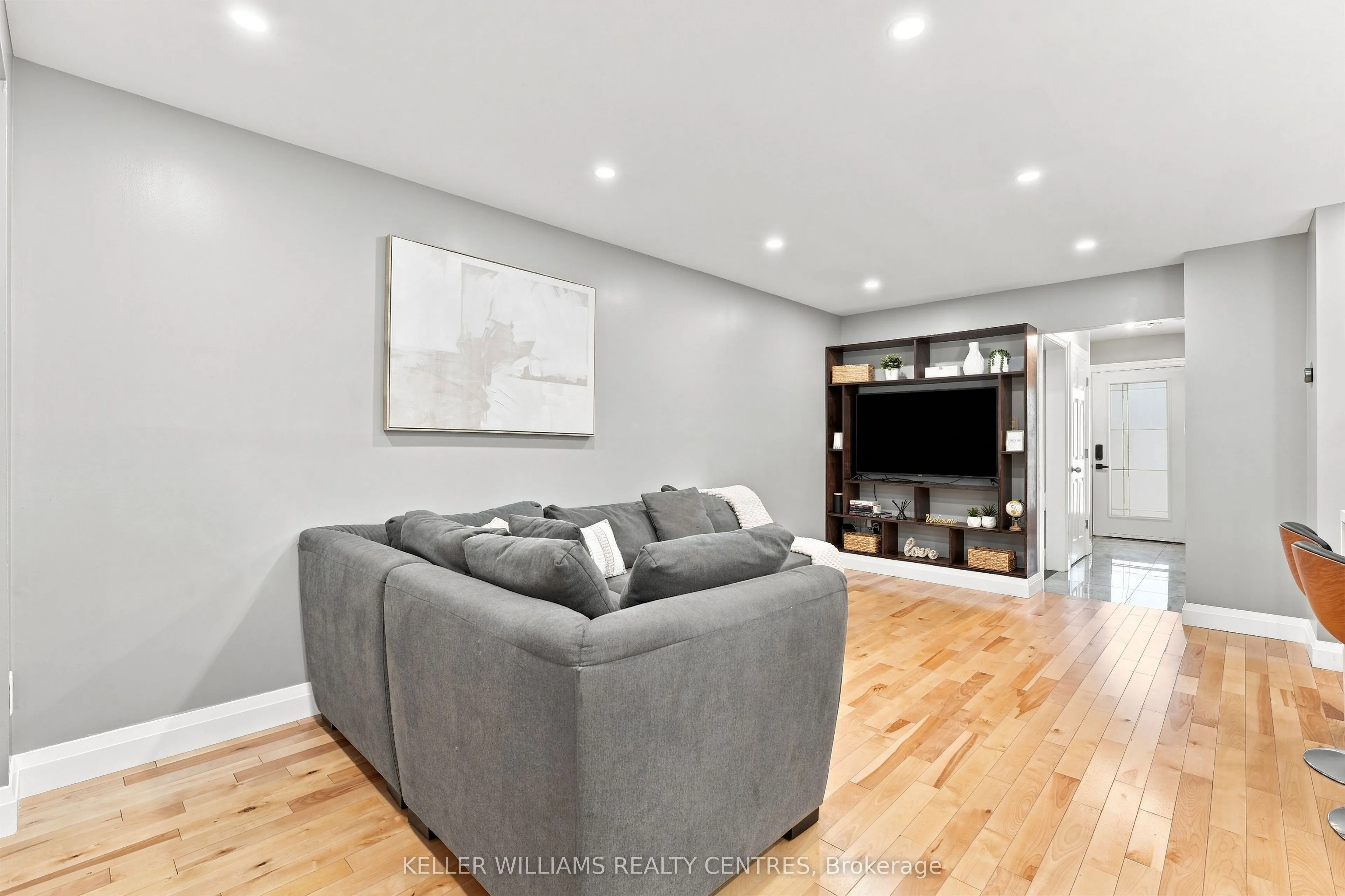 36 Chaucer Crescent