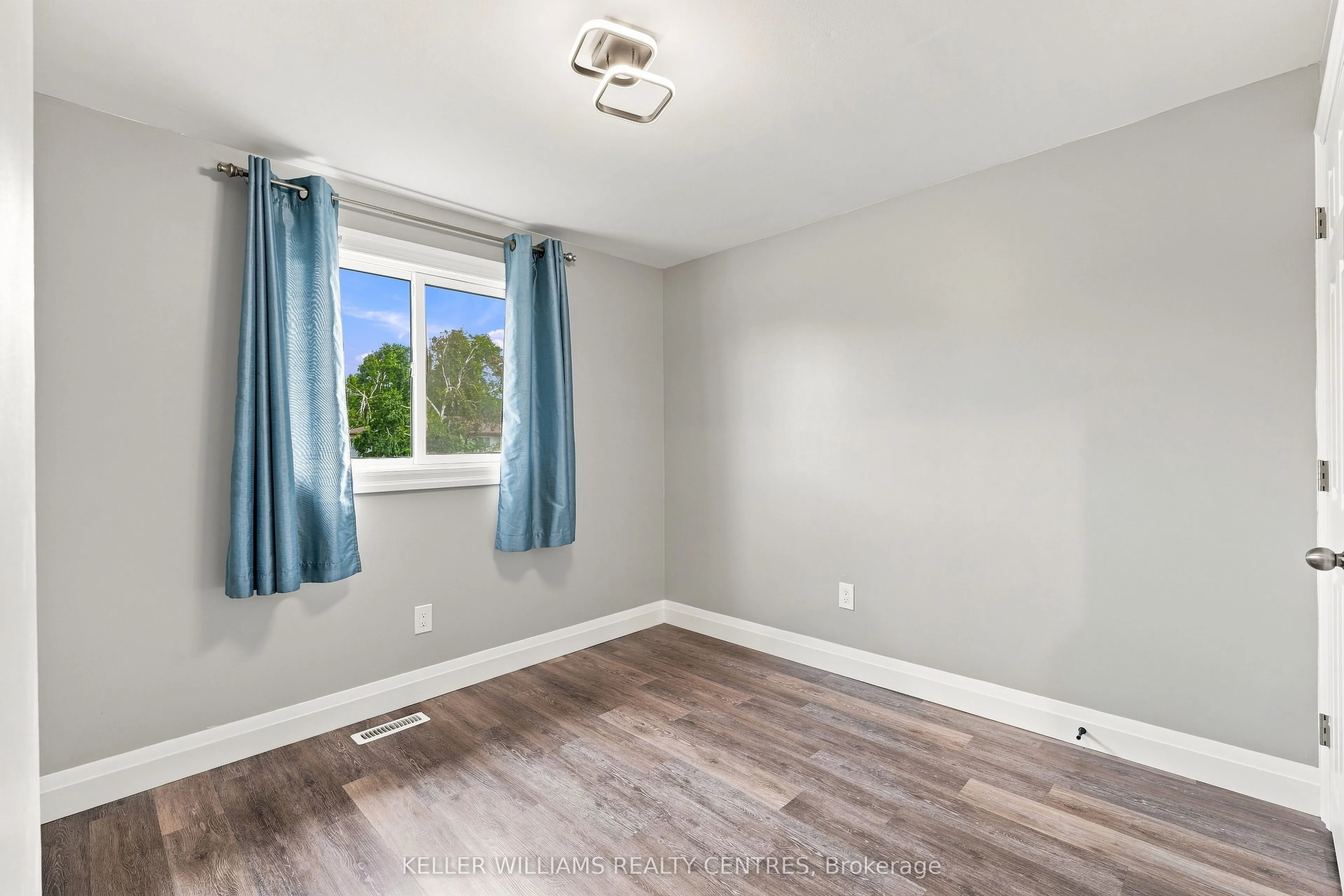 36 Chaucer Crescent