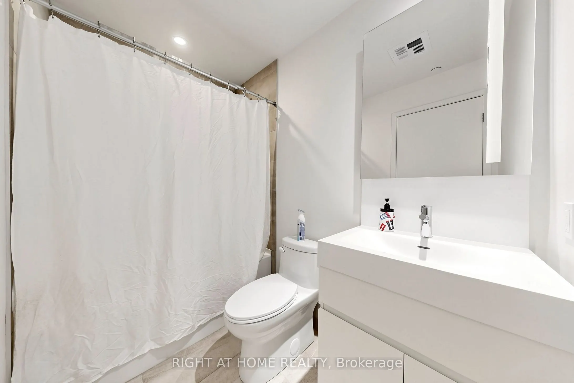 39 Mary Street #1809